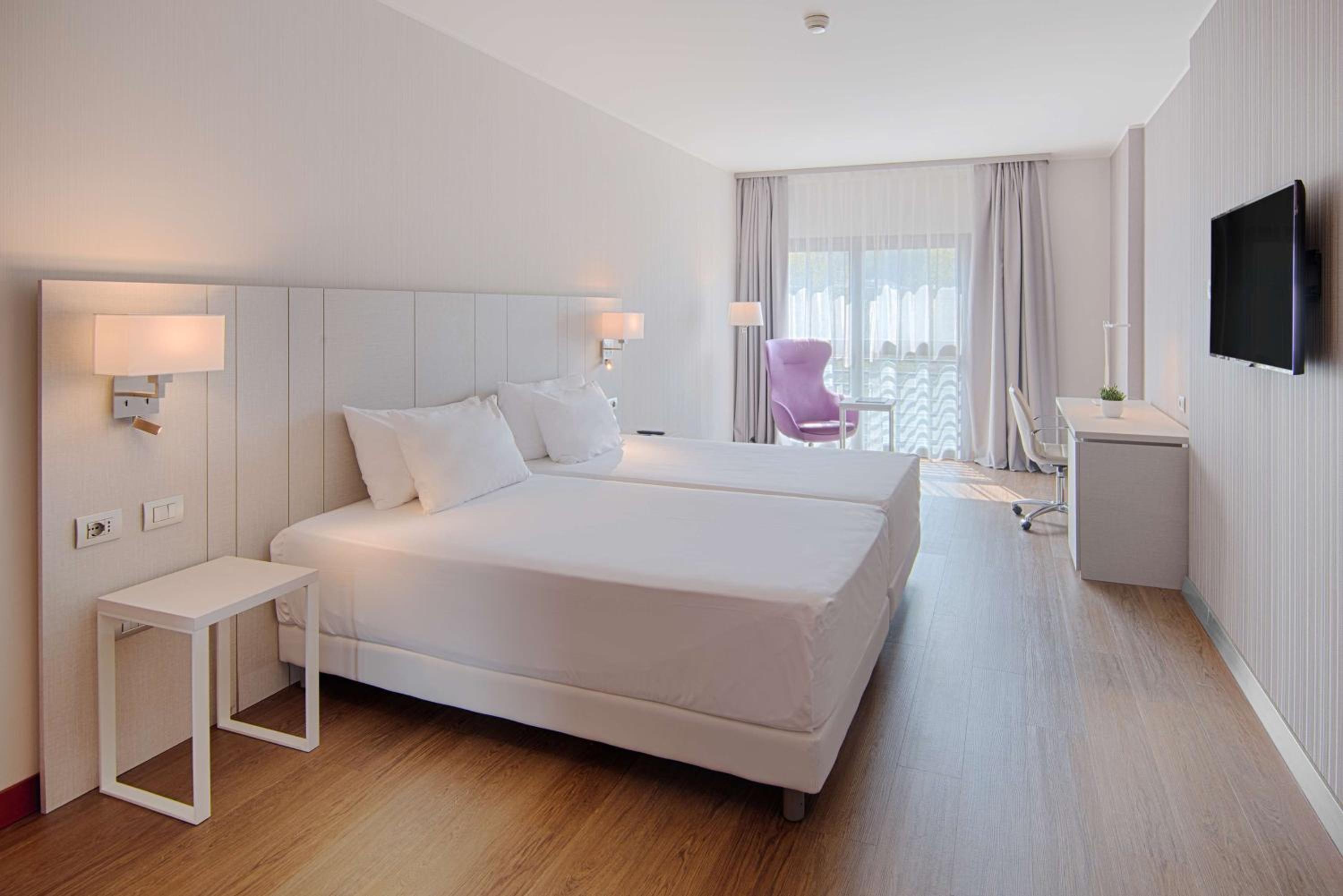 Superior Double or Twin Room with View and Terrace - Photo 1
