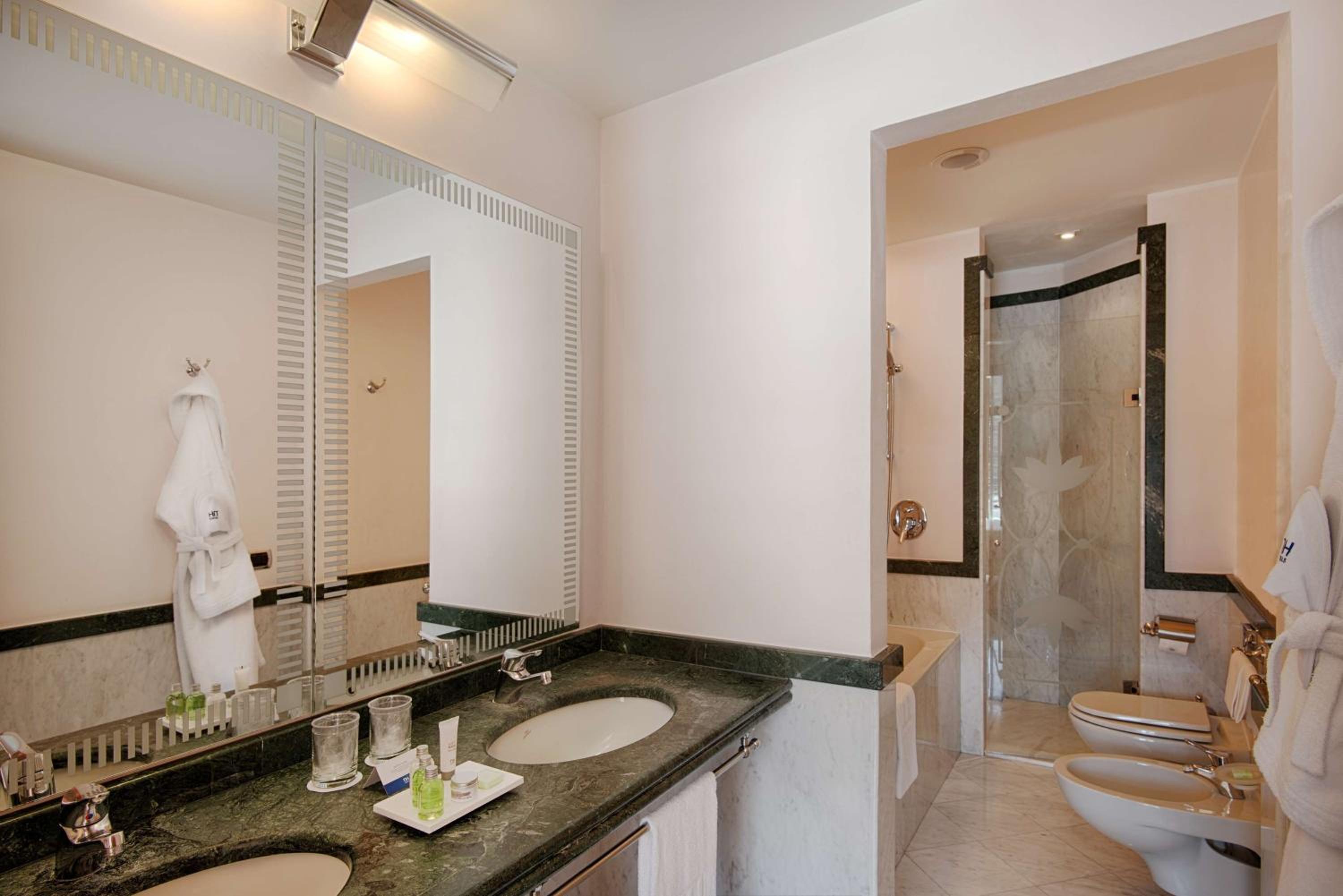 Junior Suite with View with Extra Bed (2 Adults + 1 Child) photo 2