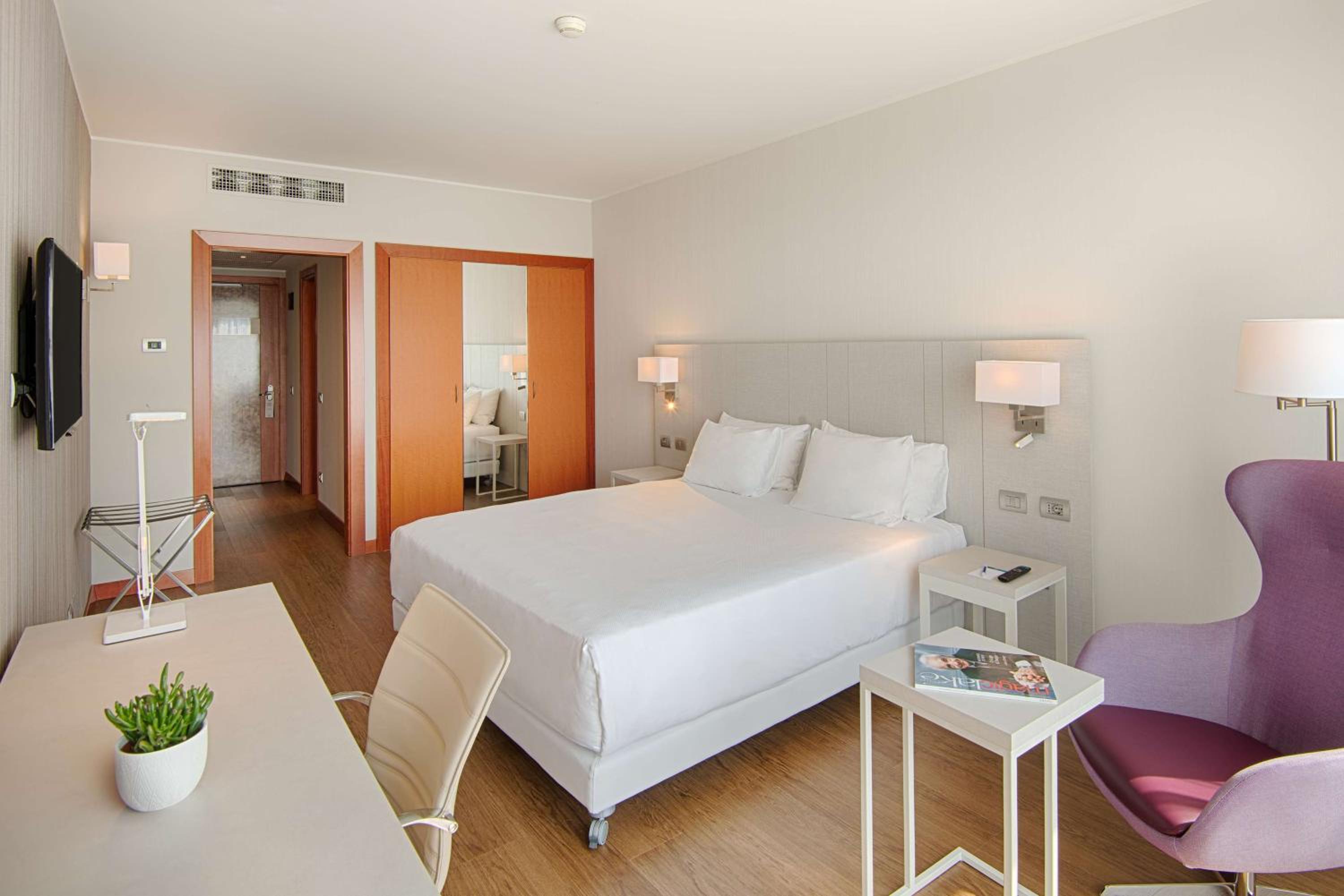 Superior Double or Twin Room with View - Photo 4