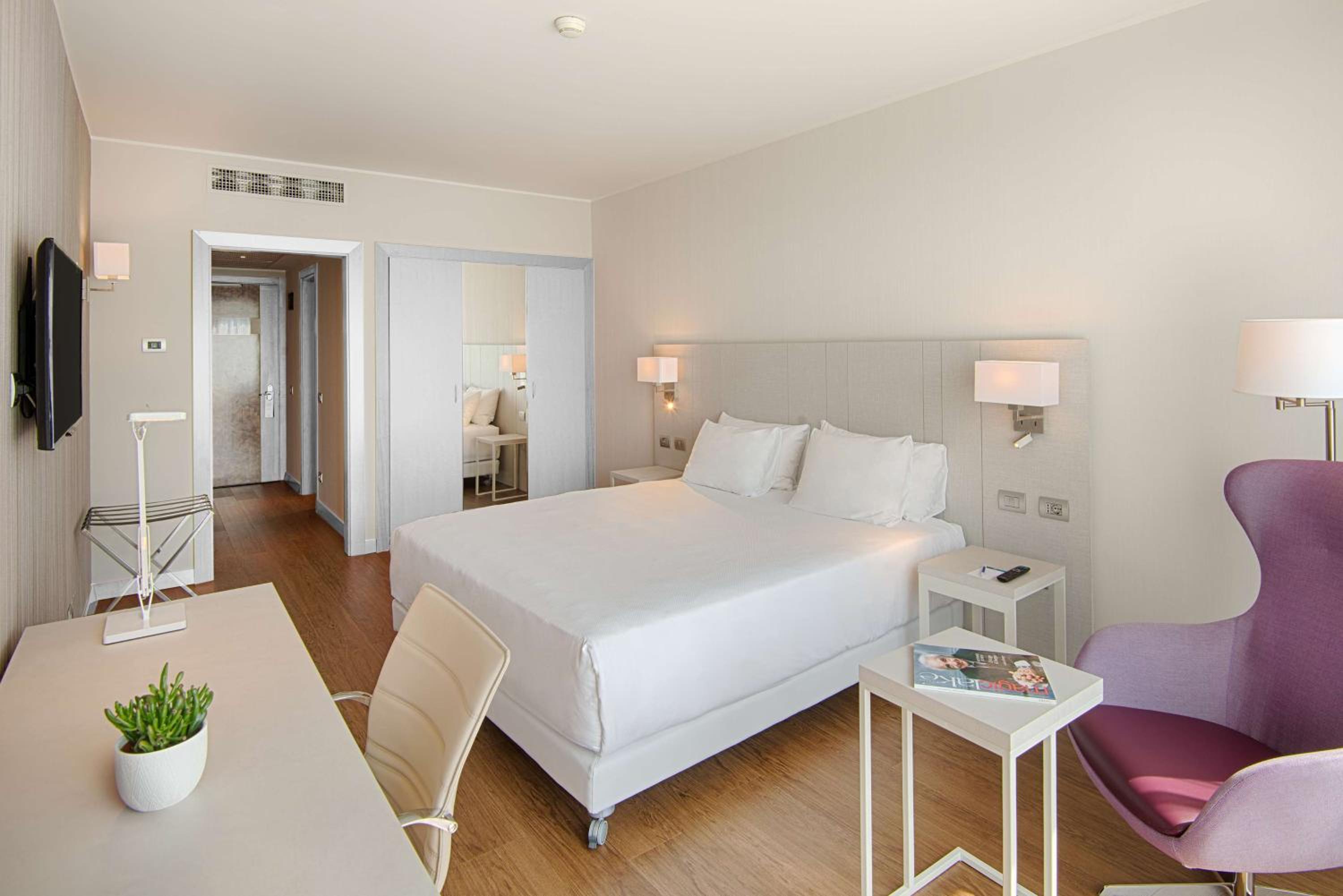 Standard Double or Twin Room - Photo 1