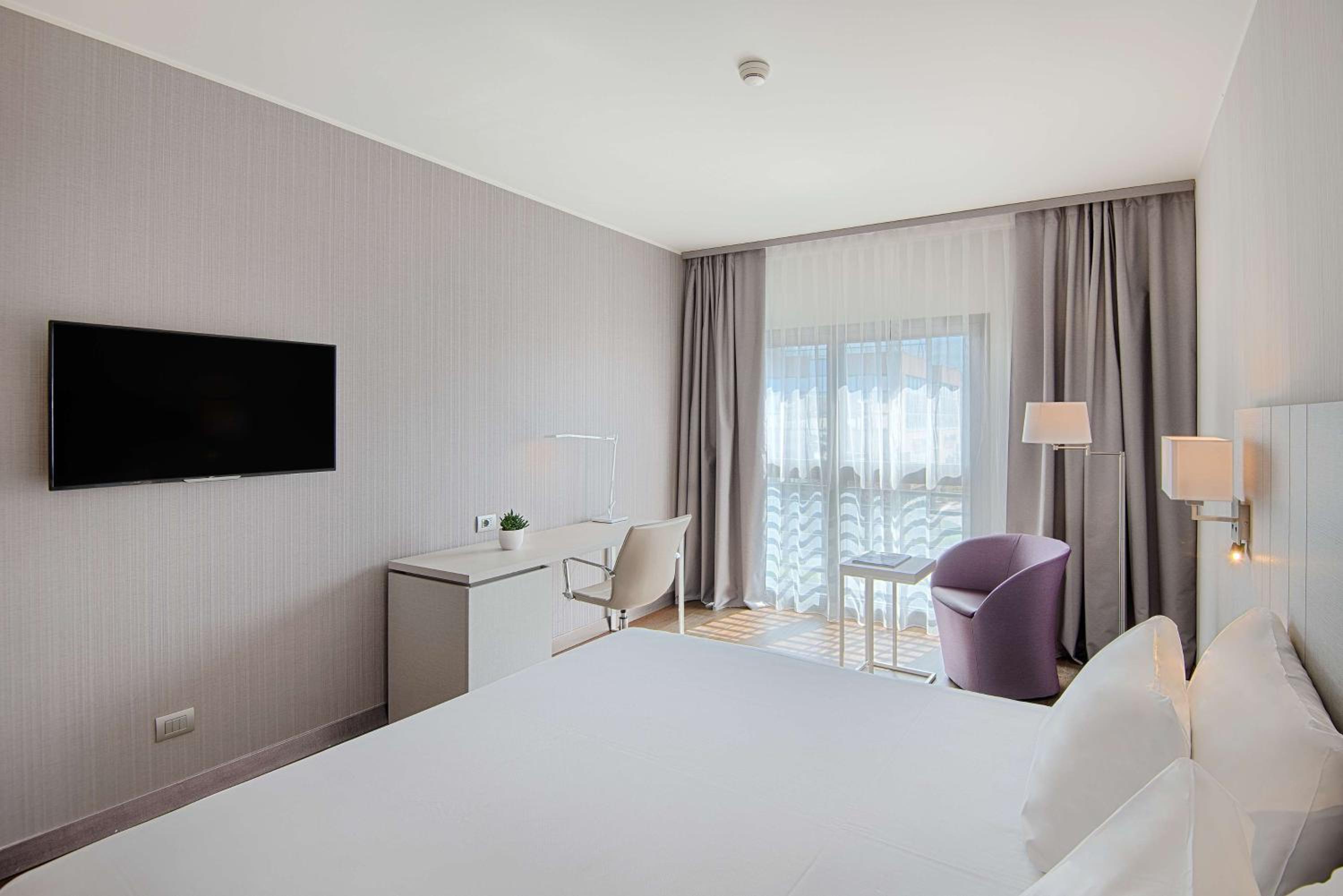 Standard Double or Twin Room - Photo 6