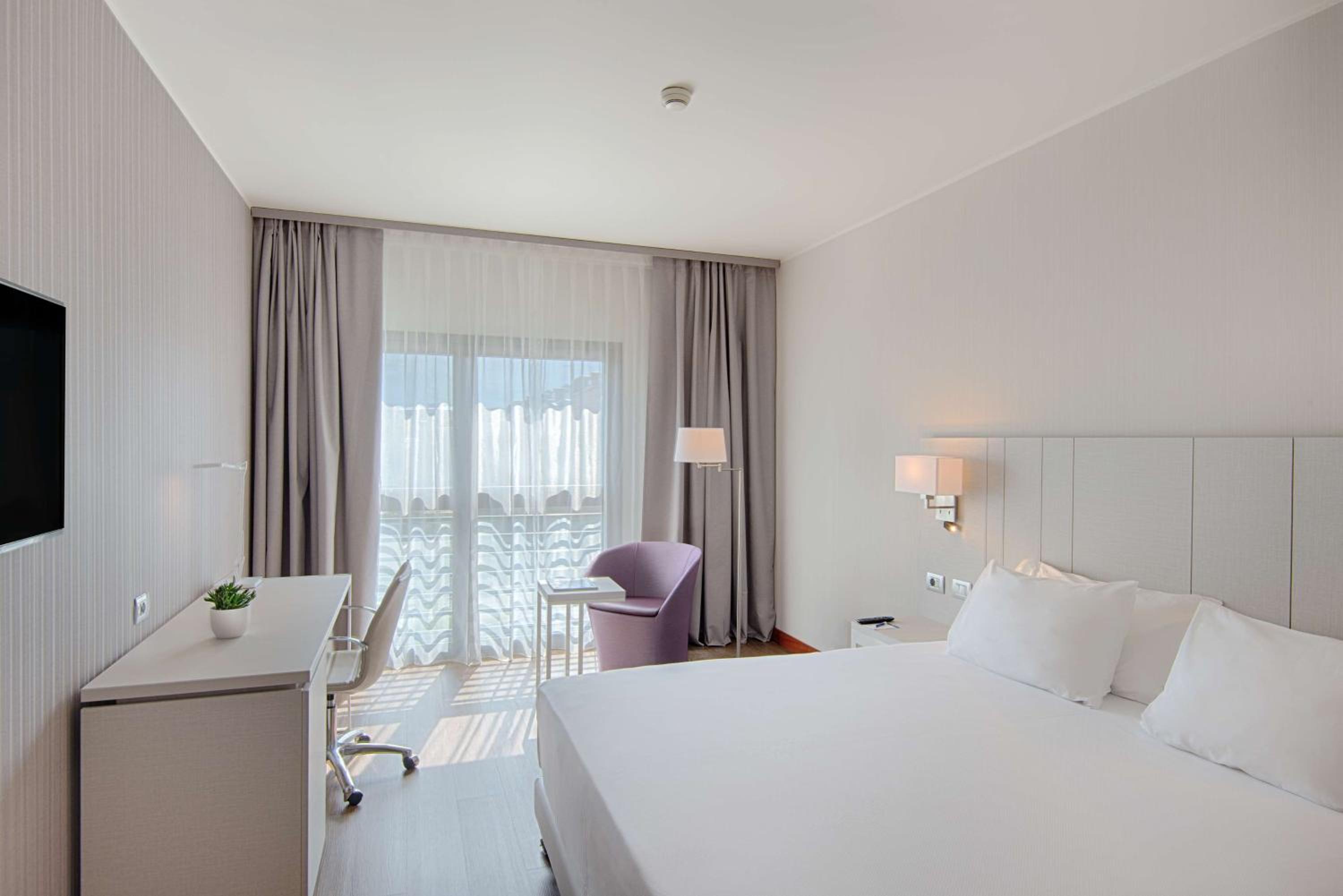 Standard Double or Twin Room - Photo 5