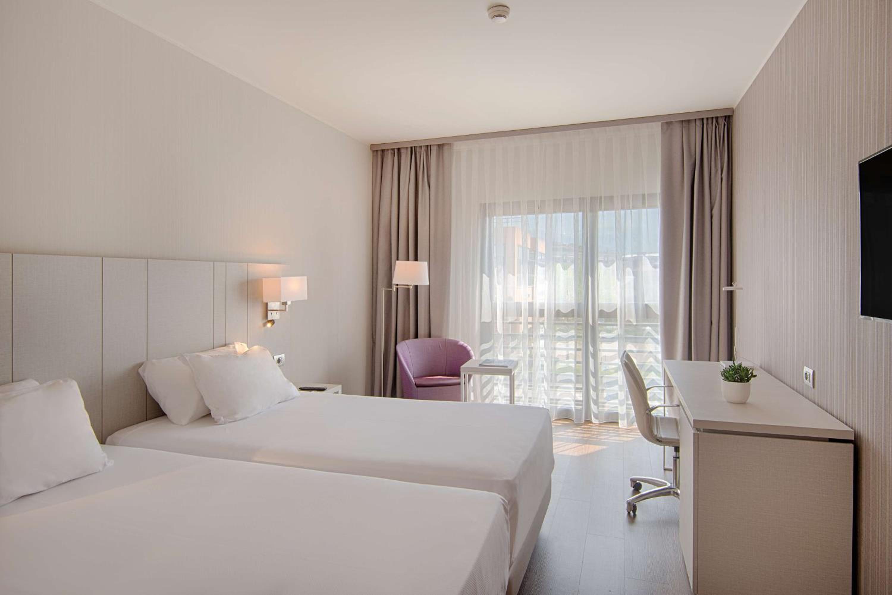 Standard Double or Twin Room - Photo 7