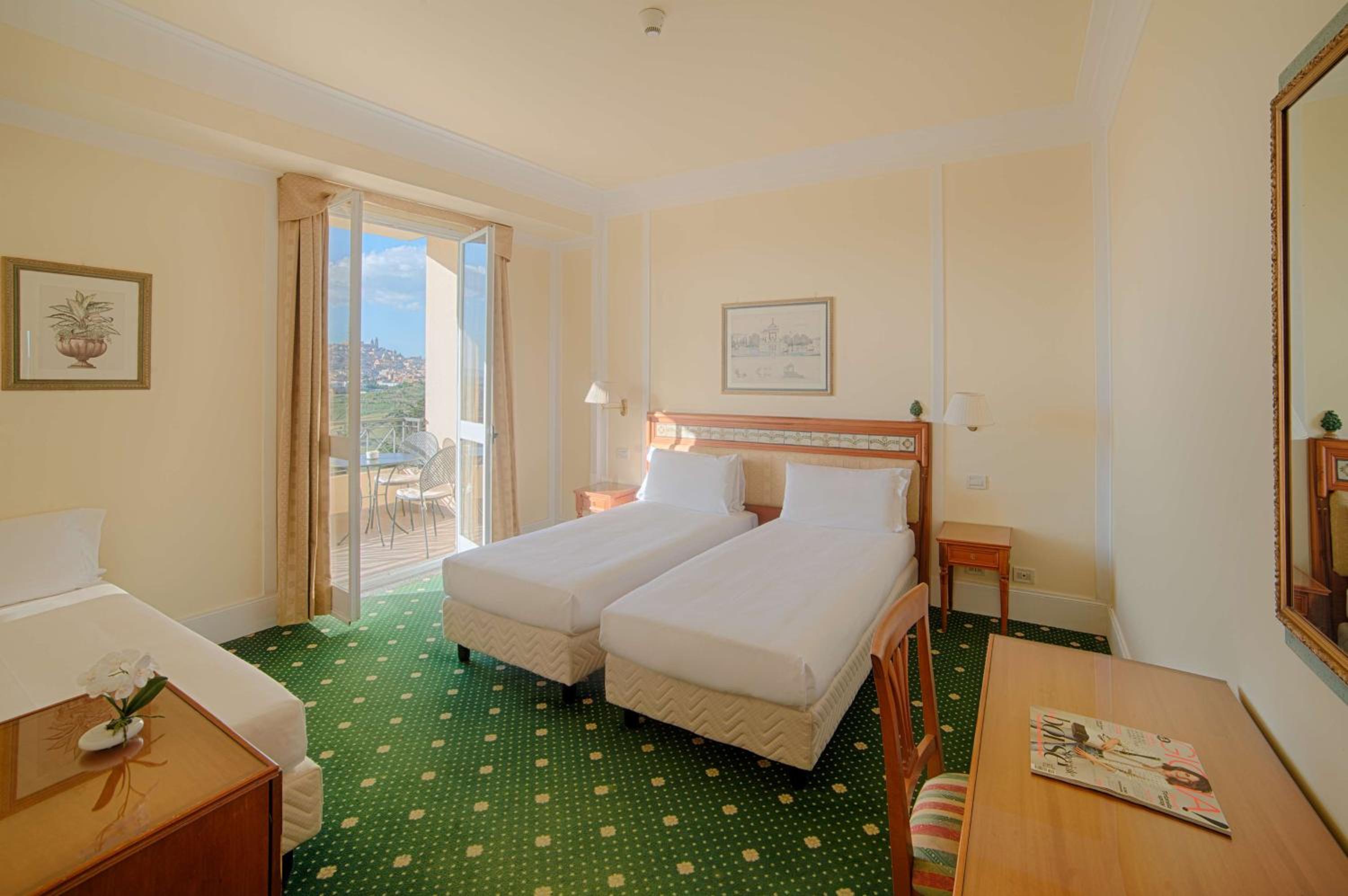 Standard Twin Room with Panoramic View  - Photo 4