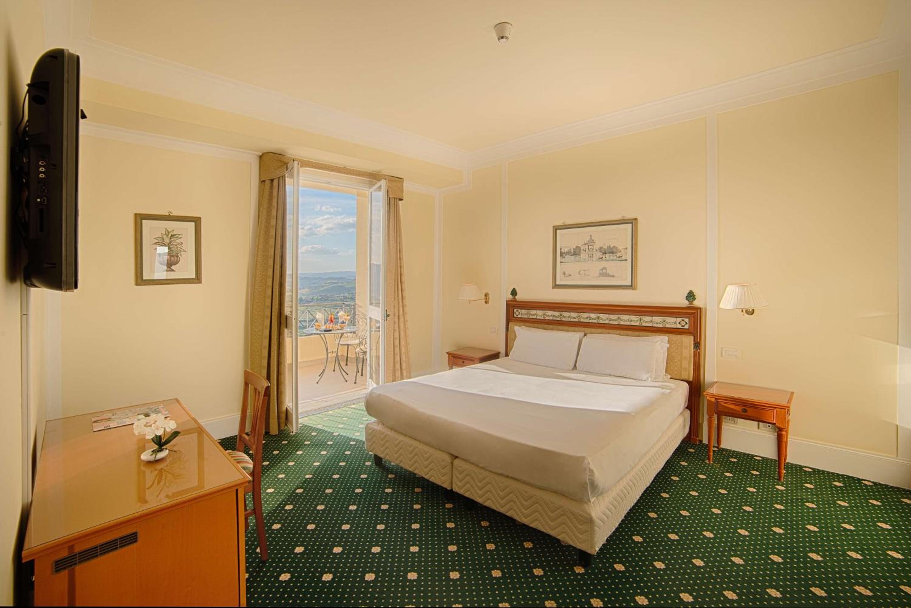 Standard Twin Room with Panoramic View  - Photo 1