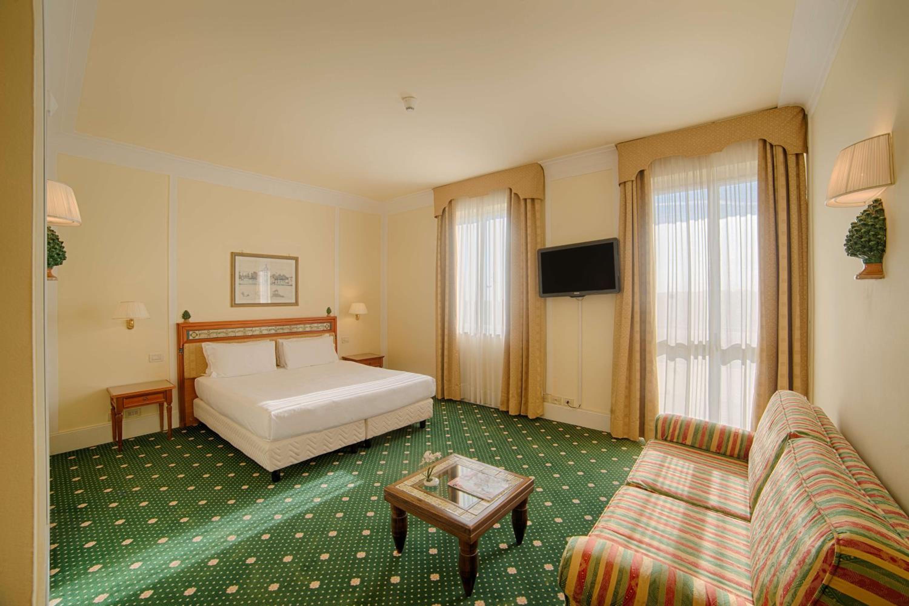 Junior Suite - Photo 1