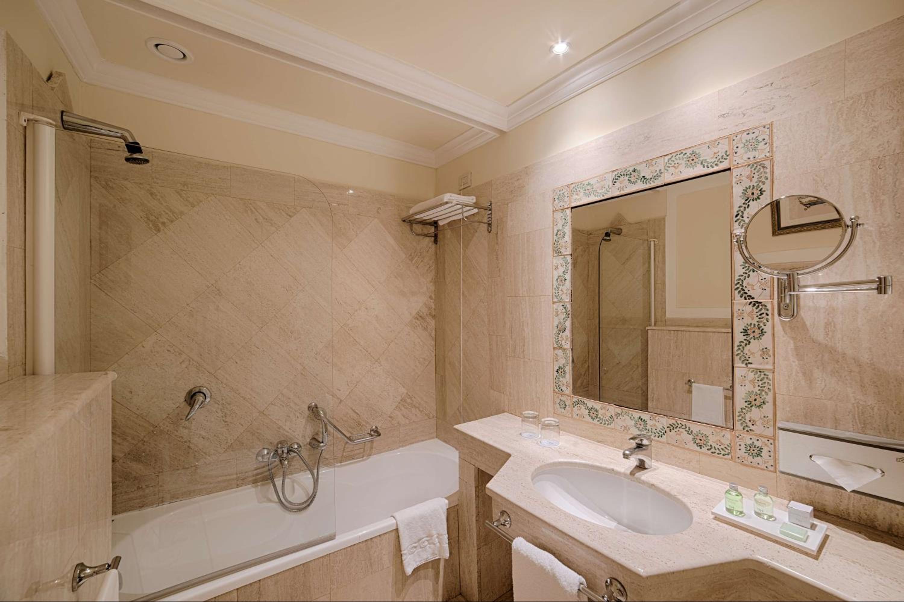 Junior Suite - Photo 7