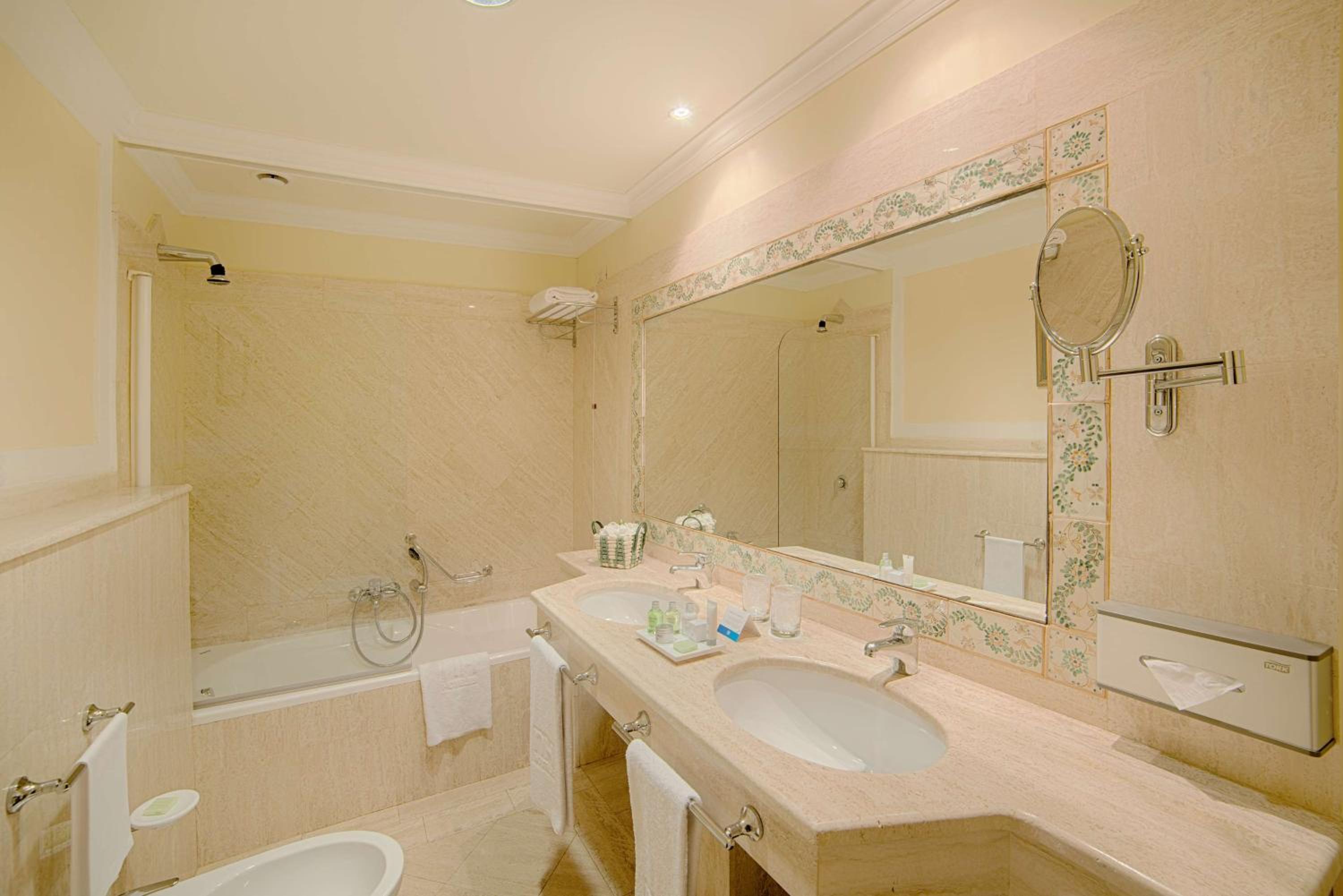 Junior Suite - Photo 6