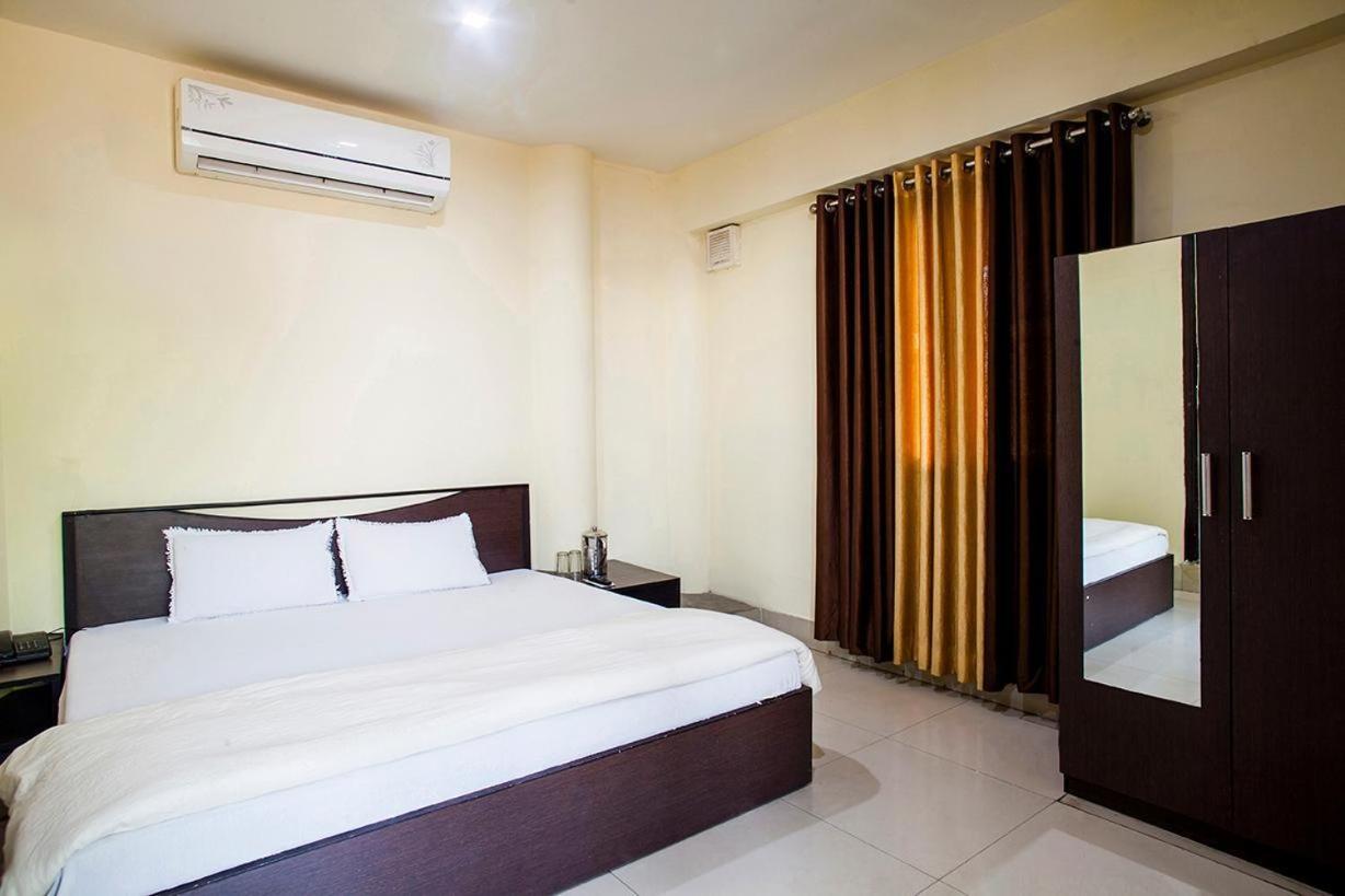 Standard Double Room with Fan - Photo 2