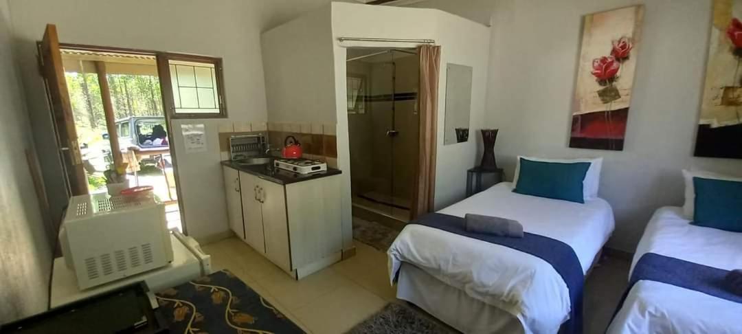 Small Self-catering Twin Room - Photo 5
