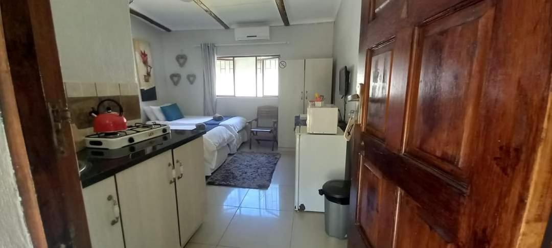 Small Self-catering Twin Room - Photo 7
