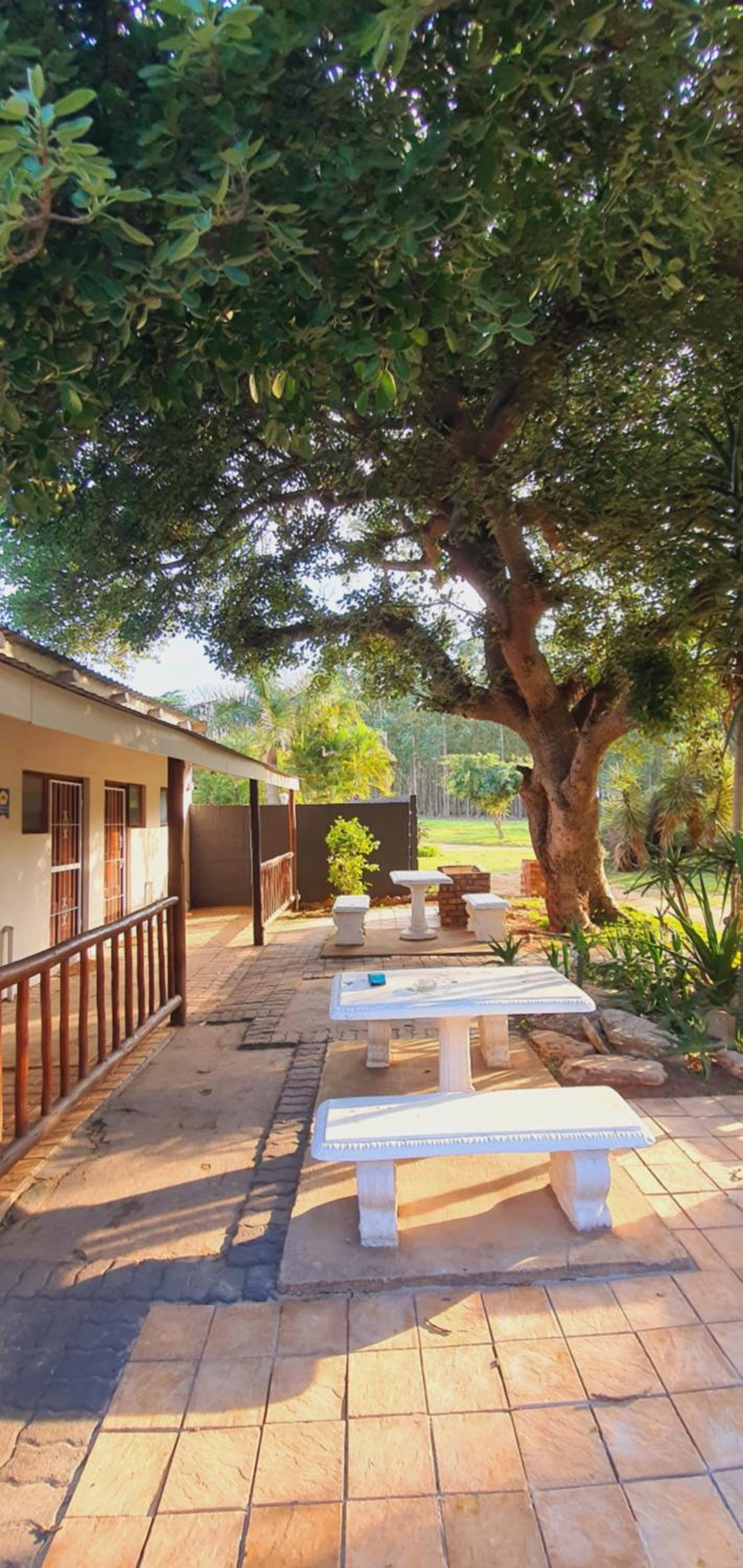 Small Self-catering Twin Room - Photo 12