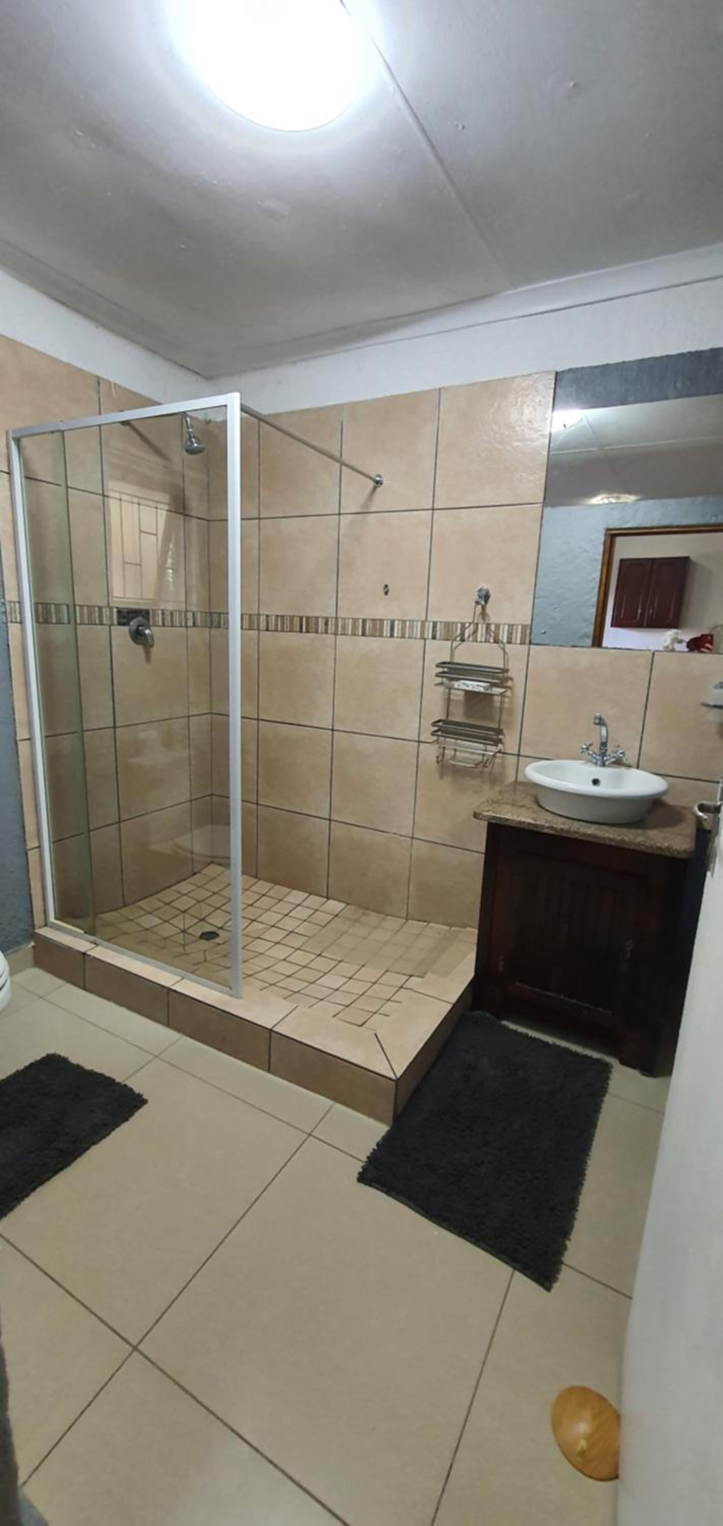Self-Catering Family Room - Photo 13