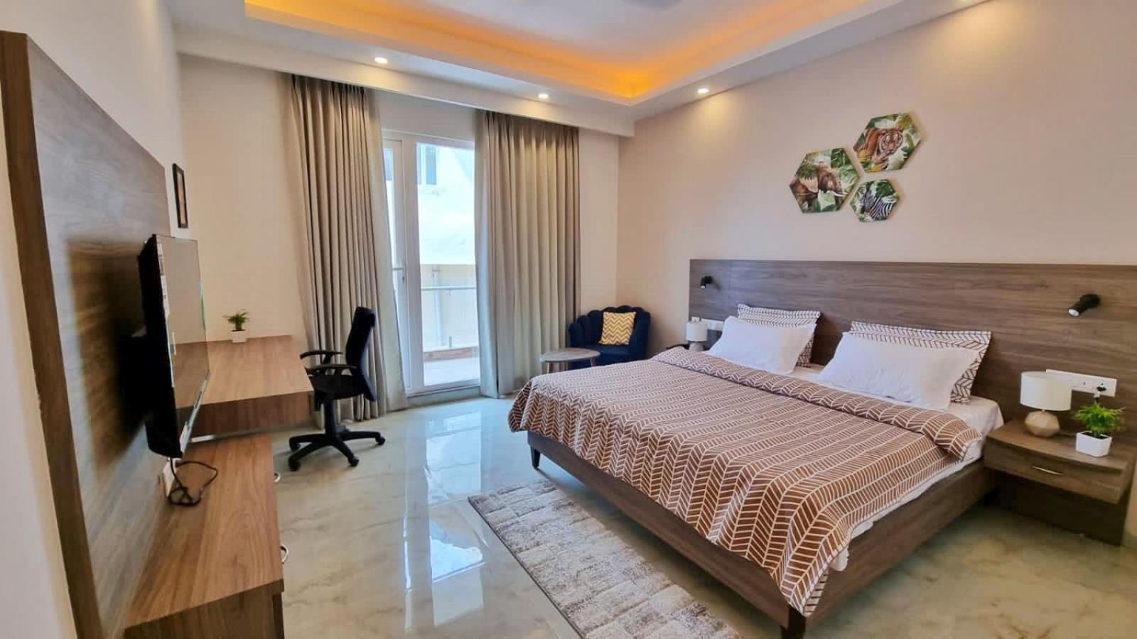 King Room with Balcony - Photo 1