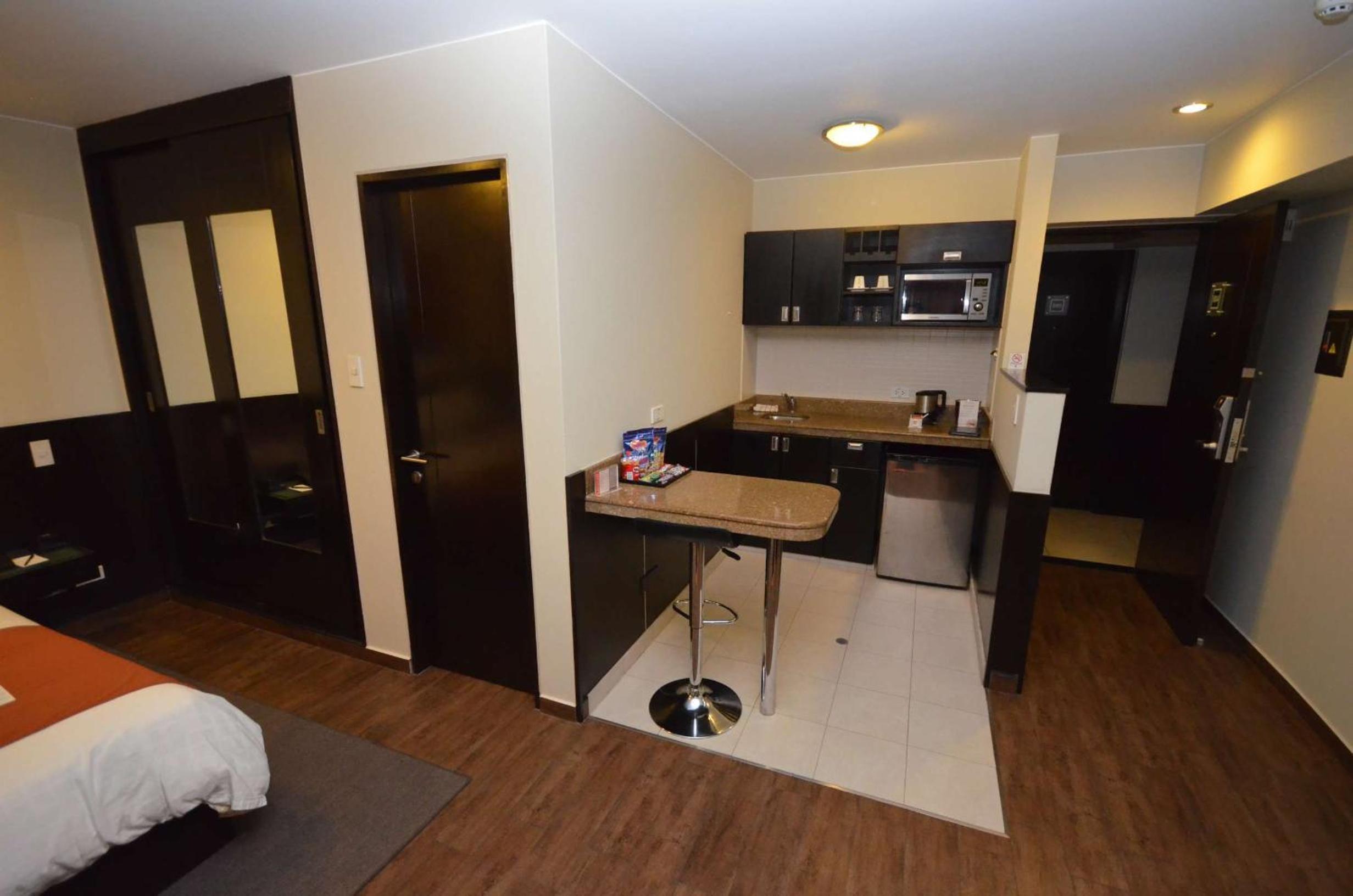 Suite - Photo 5