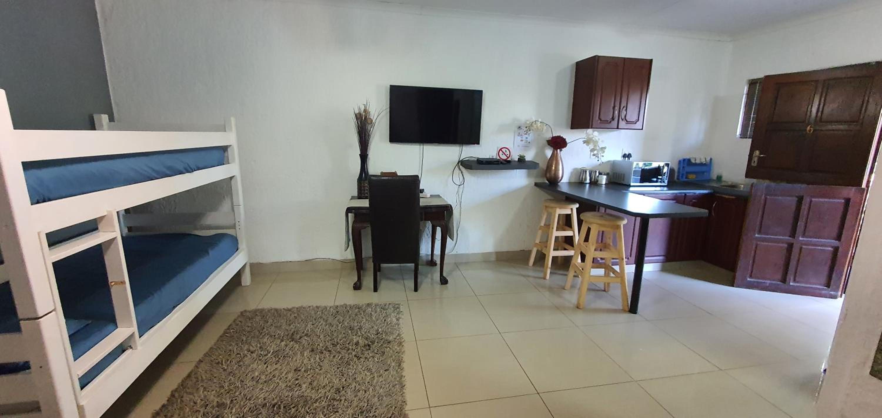 Self-Catering Family Room - Photo 11