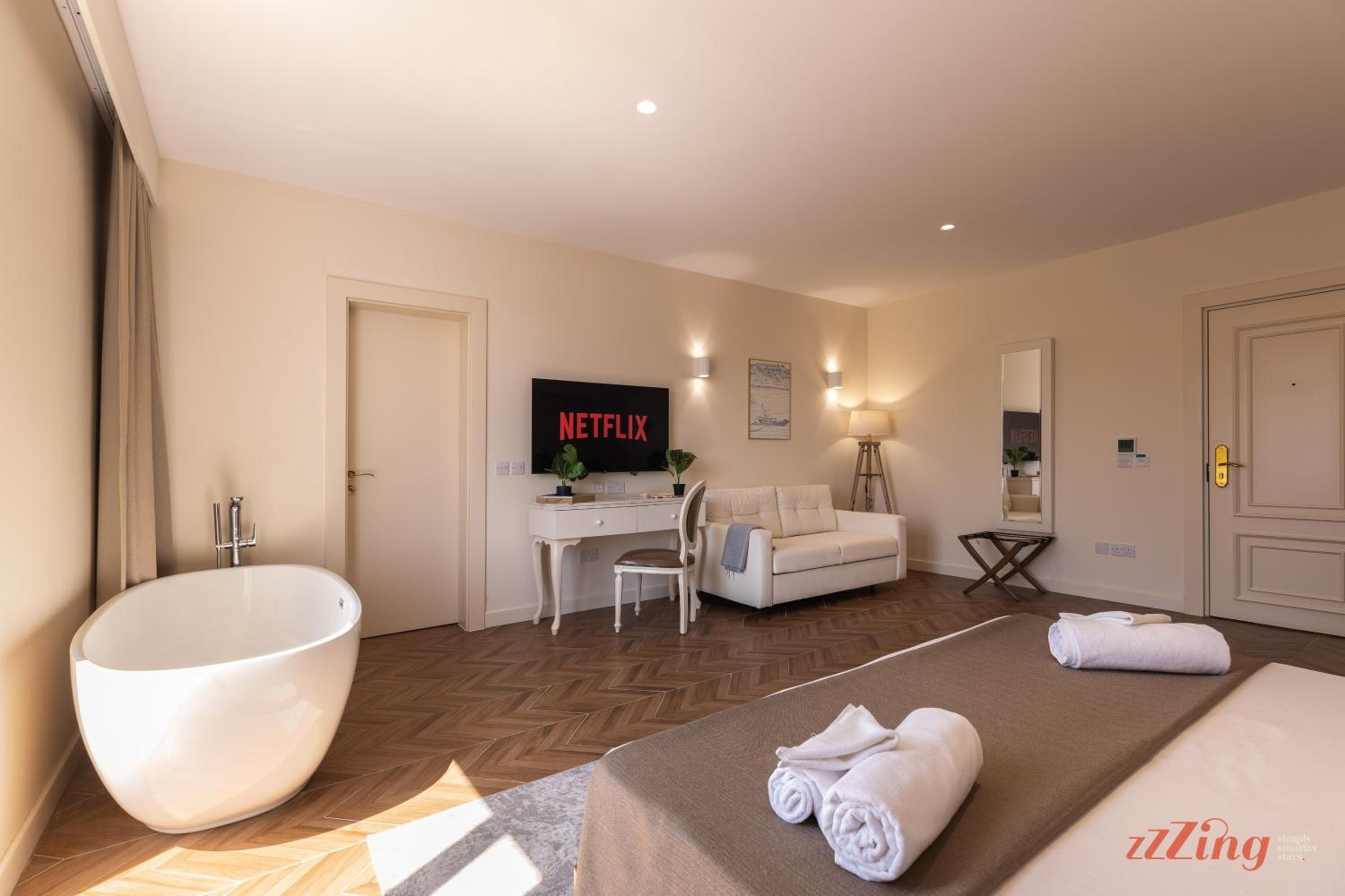 Superior Suite with Sea View - Photo 18