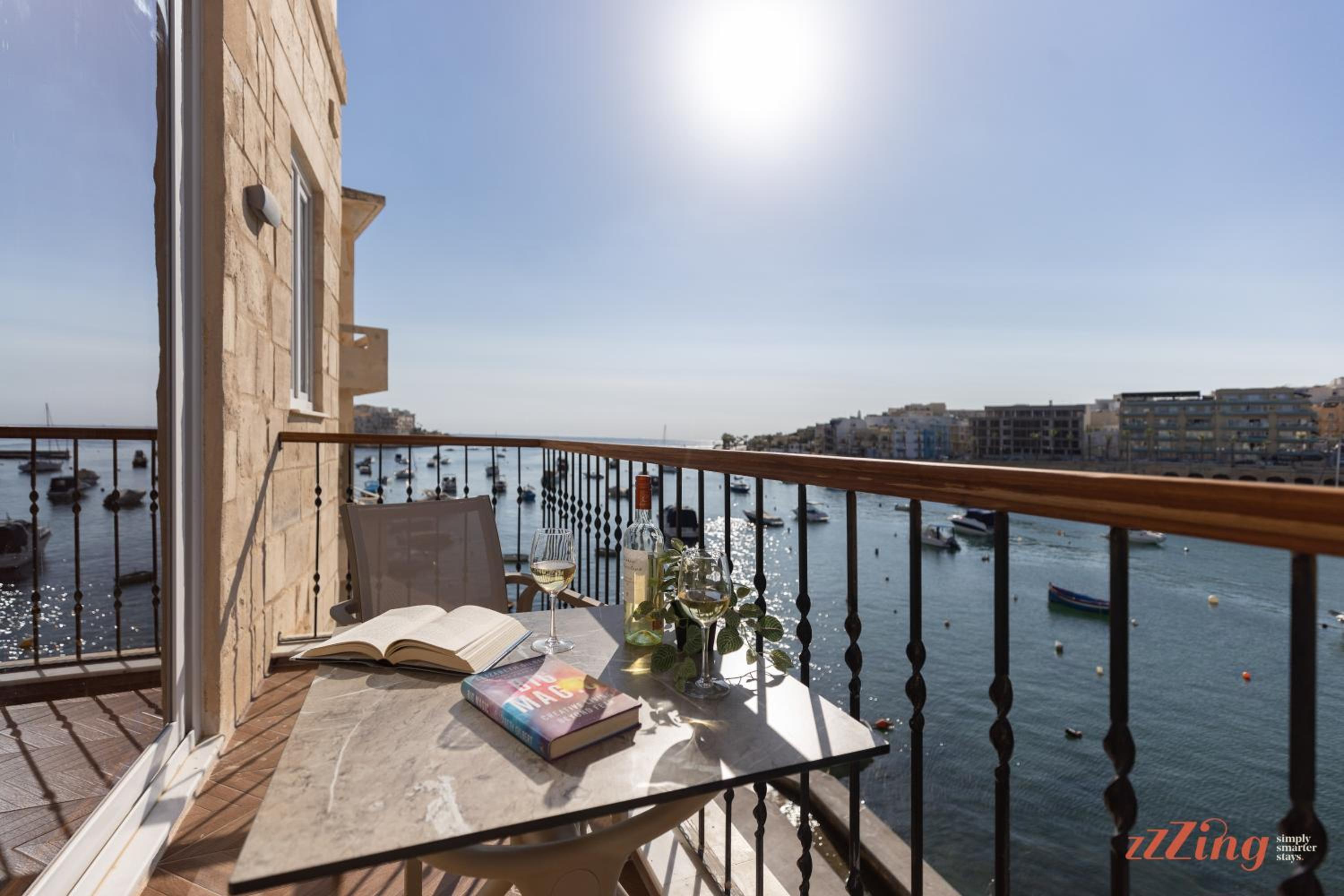 Superior Suite with Sea View - Photo 6