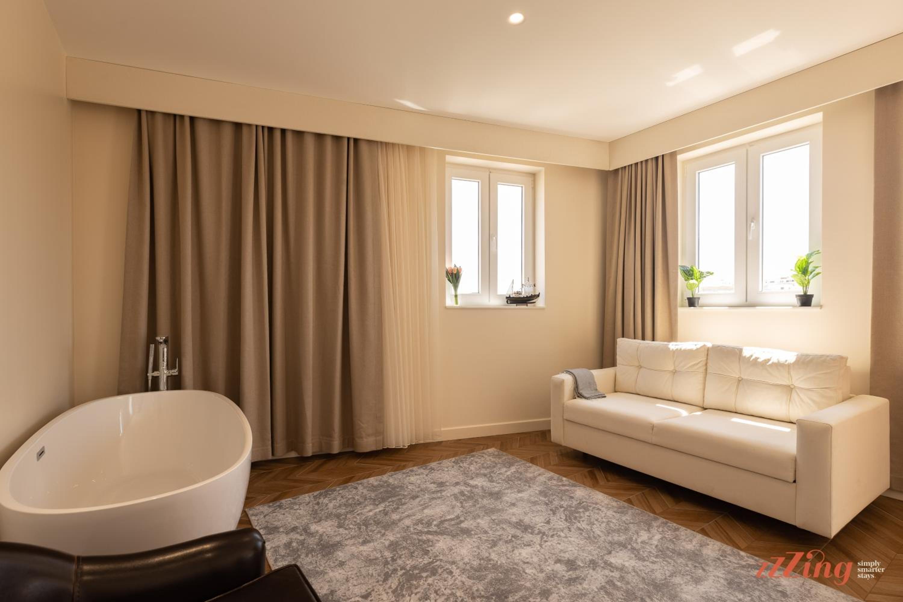 Superior Suite with Sea View - Photo 13