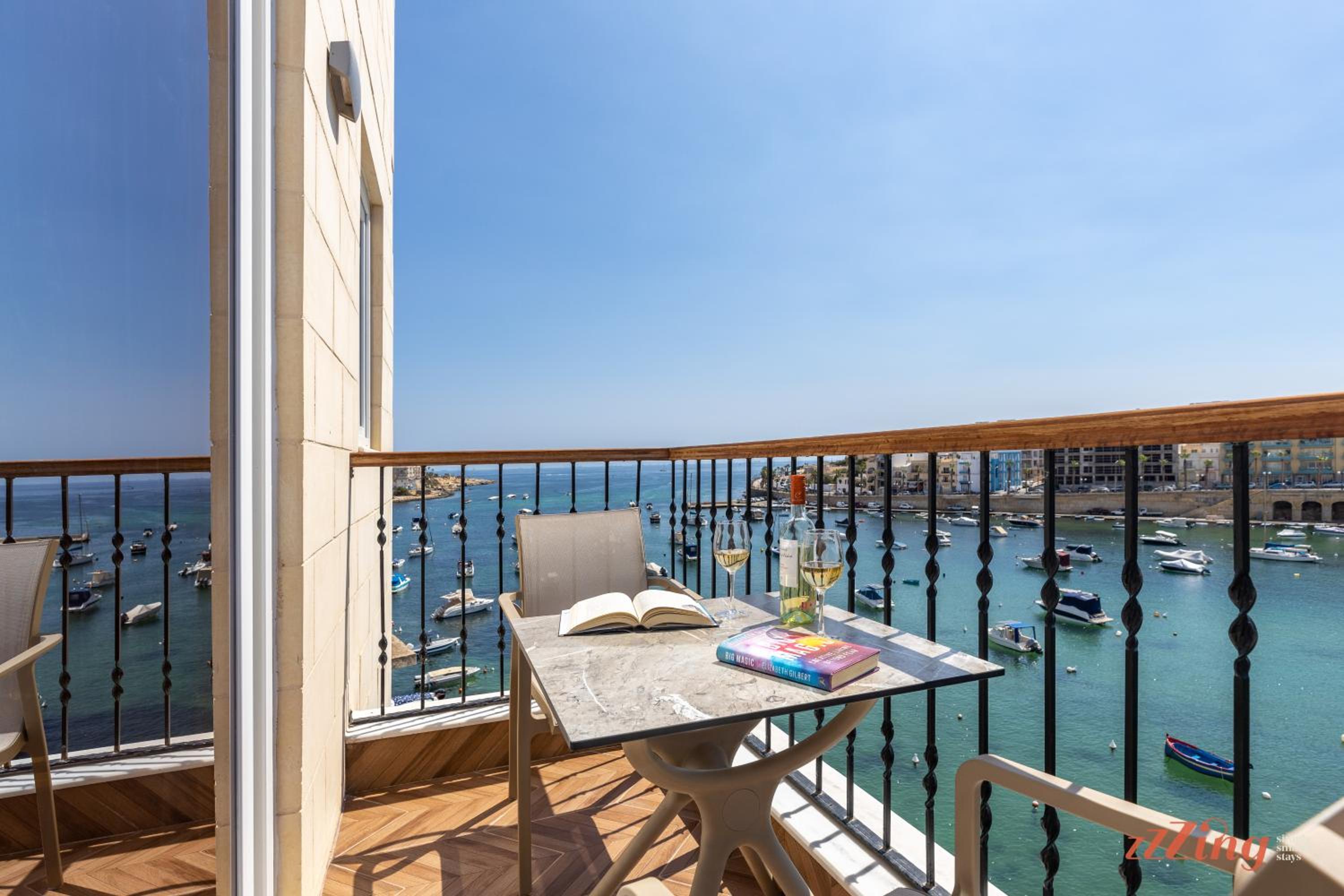 Superior Suite with Sea View - Photo 4