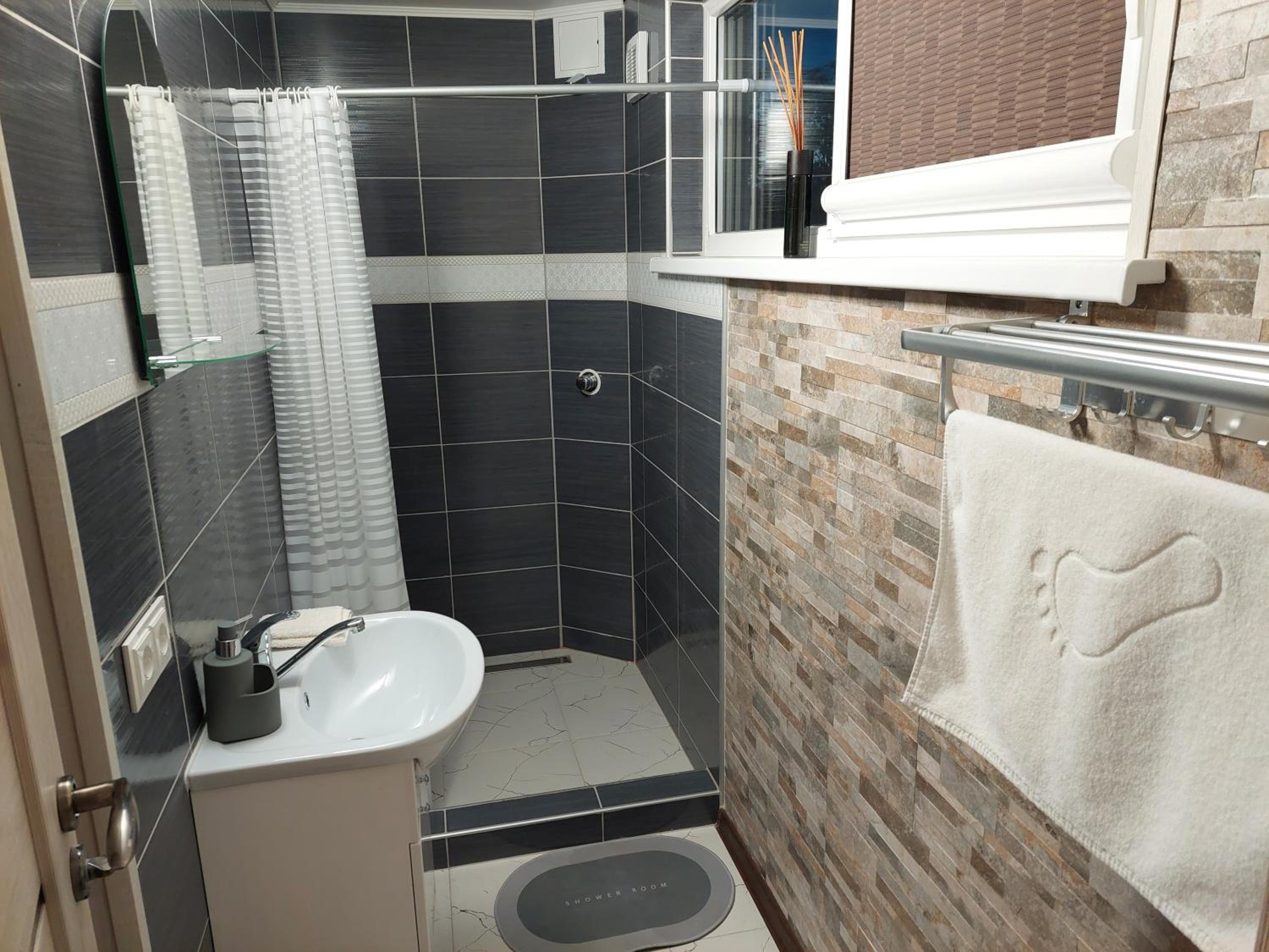 Triple Room with Shower - Photo 3
