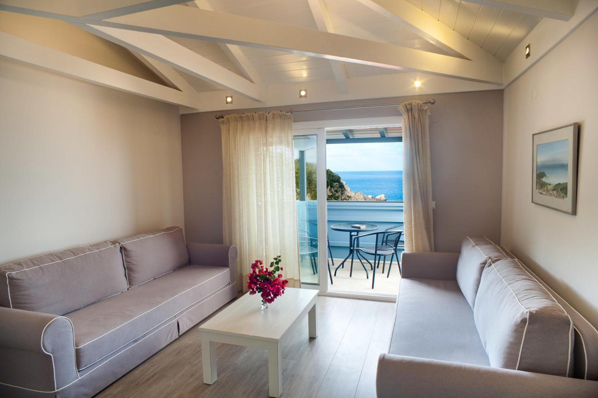 Deluxe Suite with Sea View photo 2