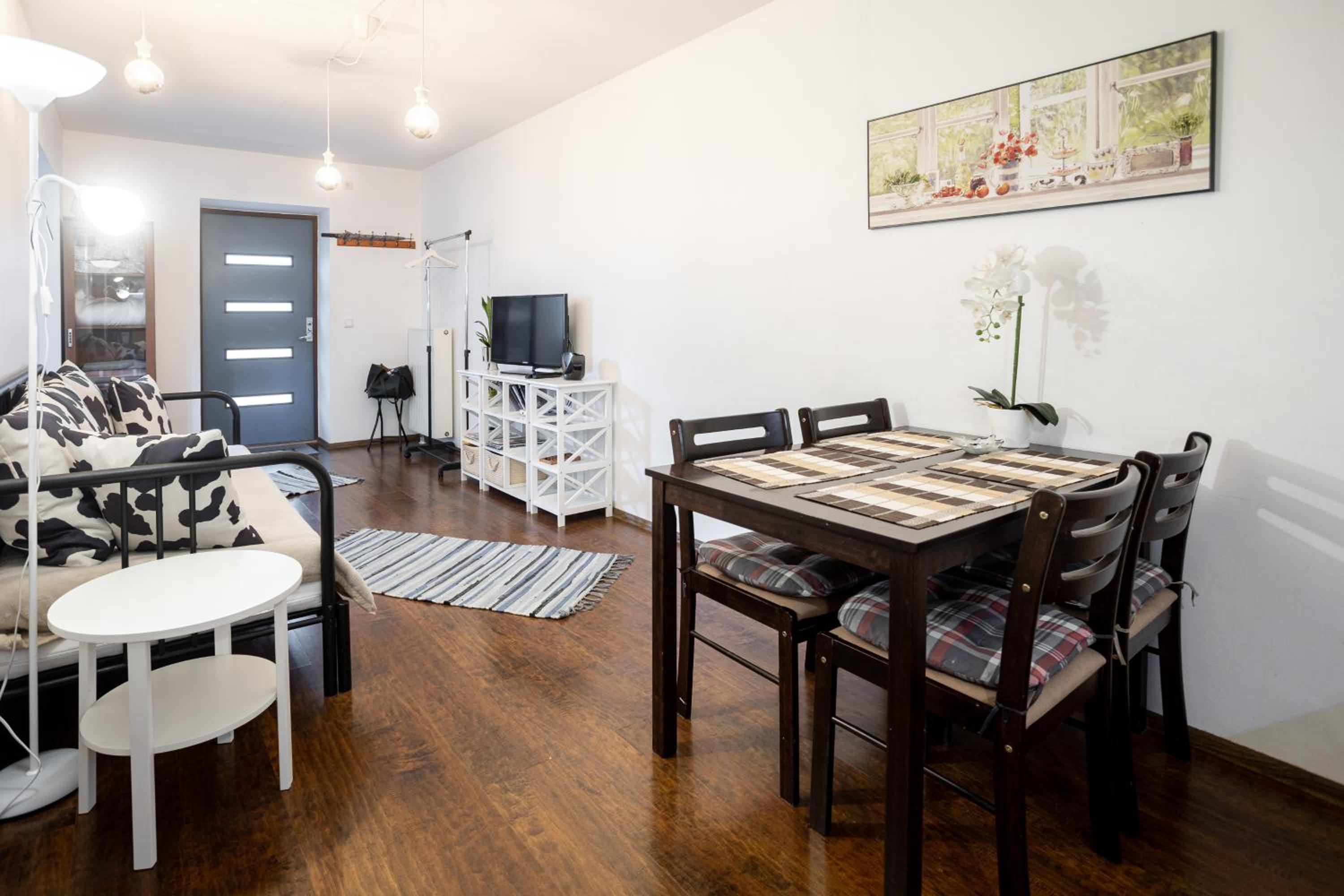 One-Bedroom Apartment - Photo 5