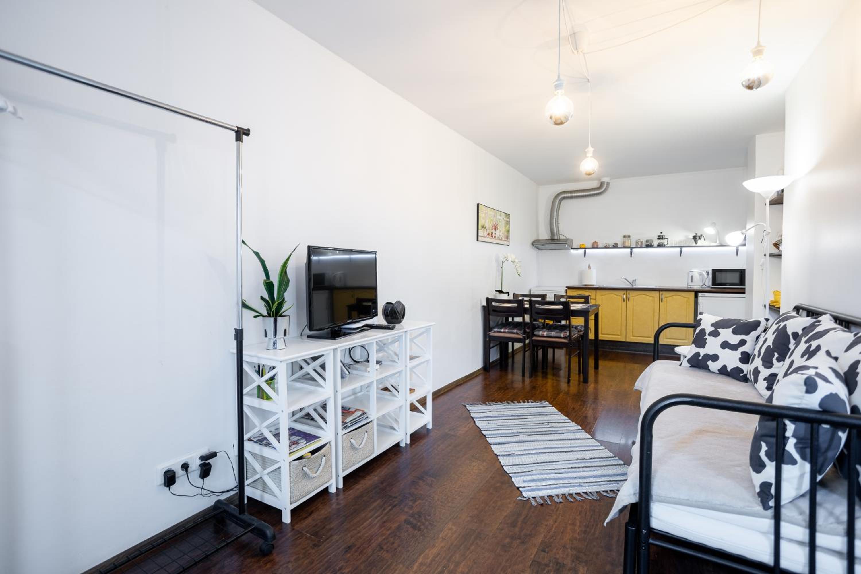 One-Bedroom Apartment - Photo 9