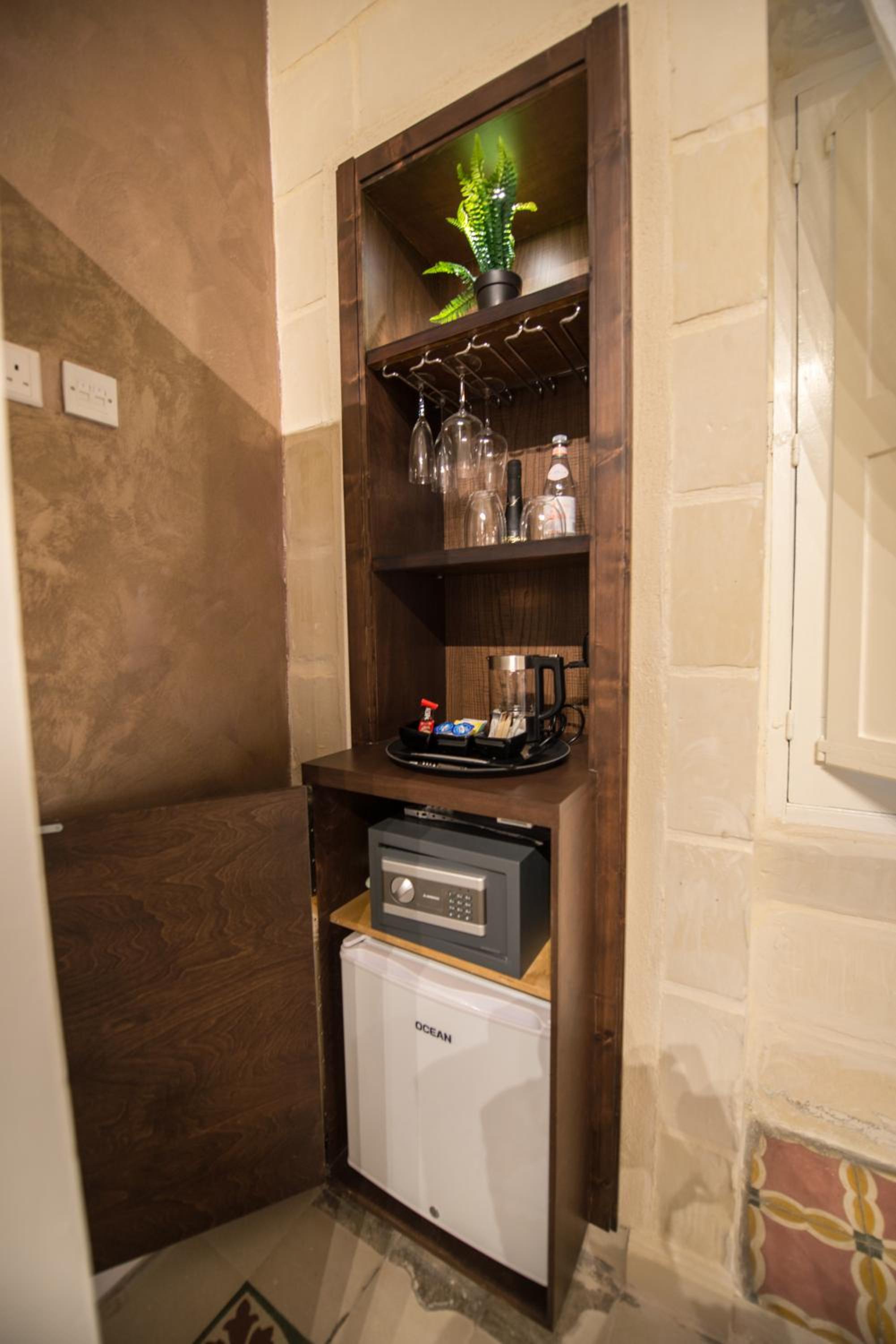 Double Room - Photo 12