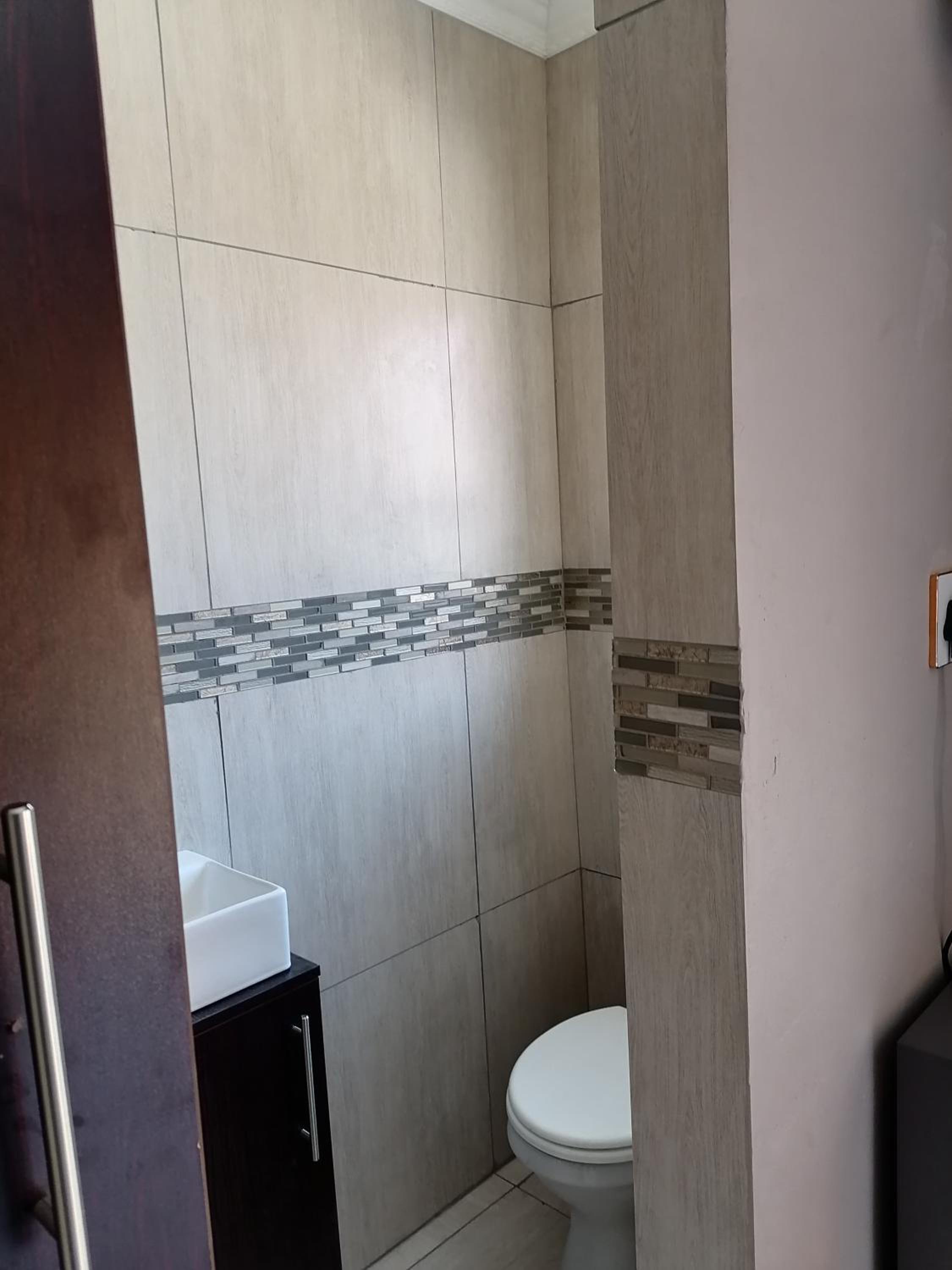Double Room with Private Bathroom - Photo 6