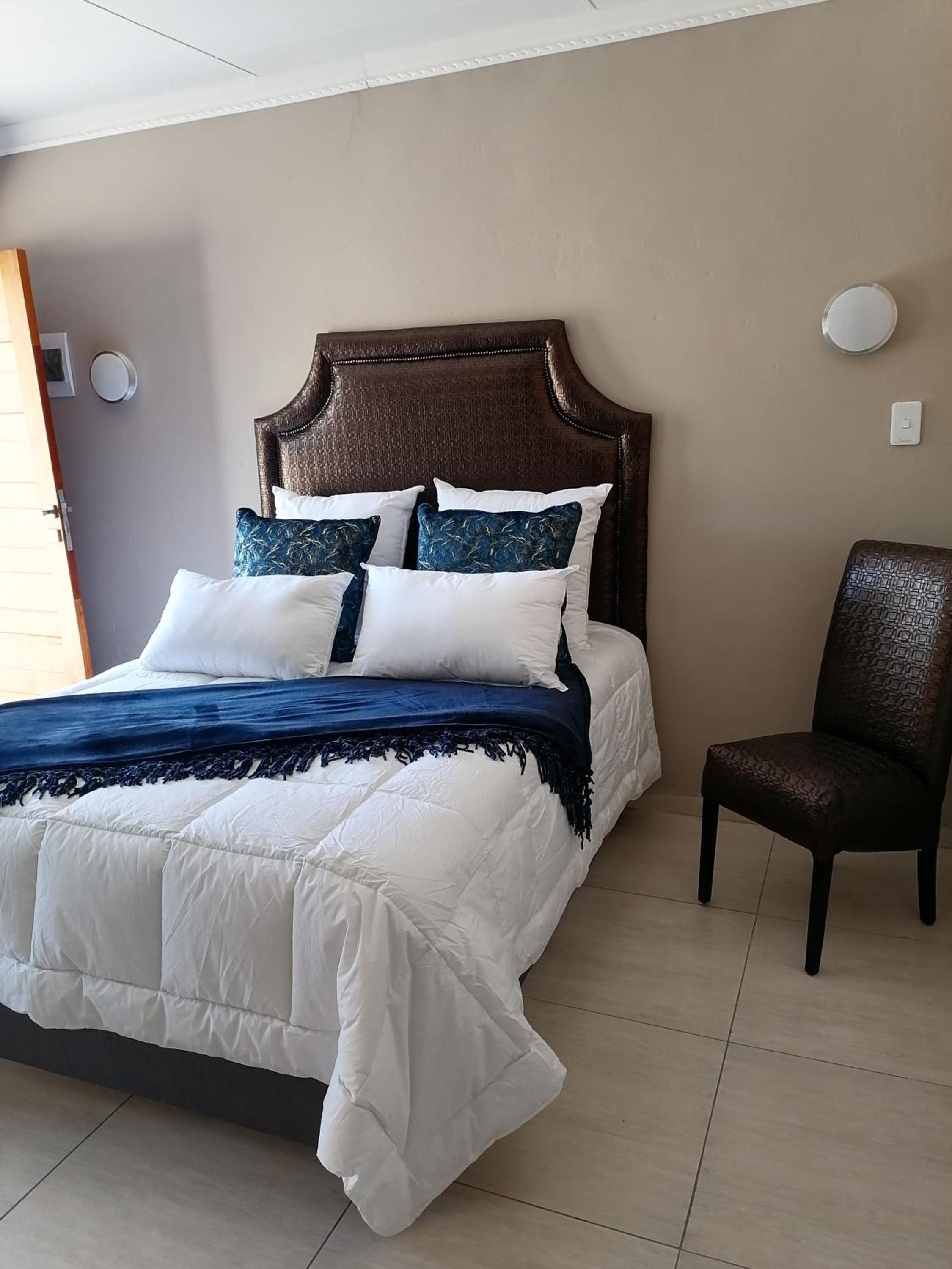 Double Room with Private Bathroom - Photo 5