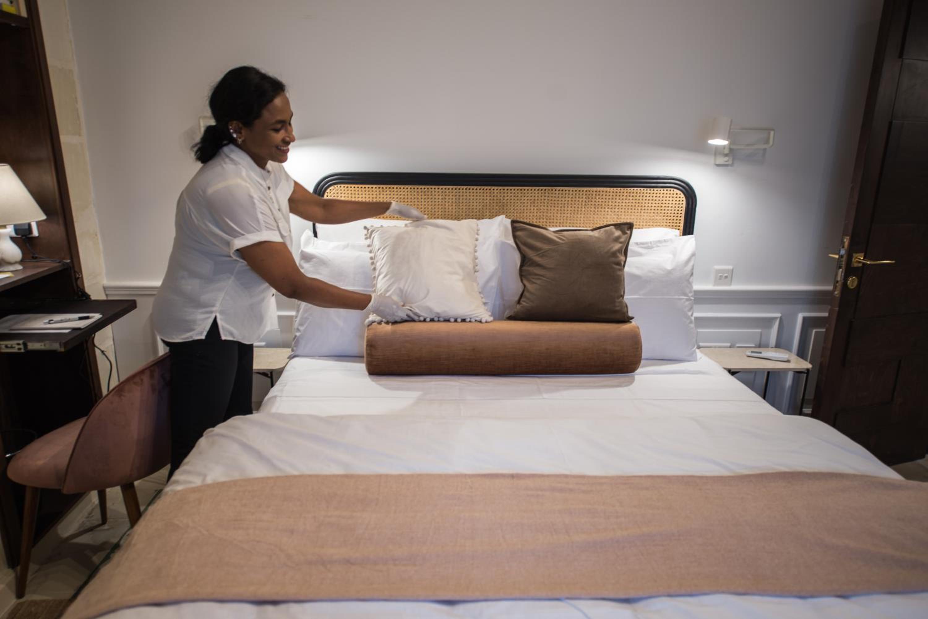 Deluxe Double Room with Balcony - Photo 3