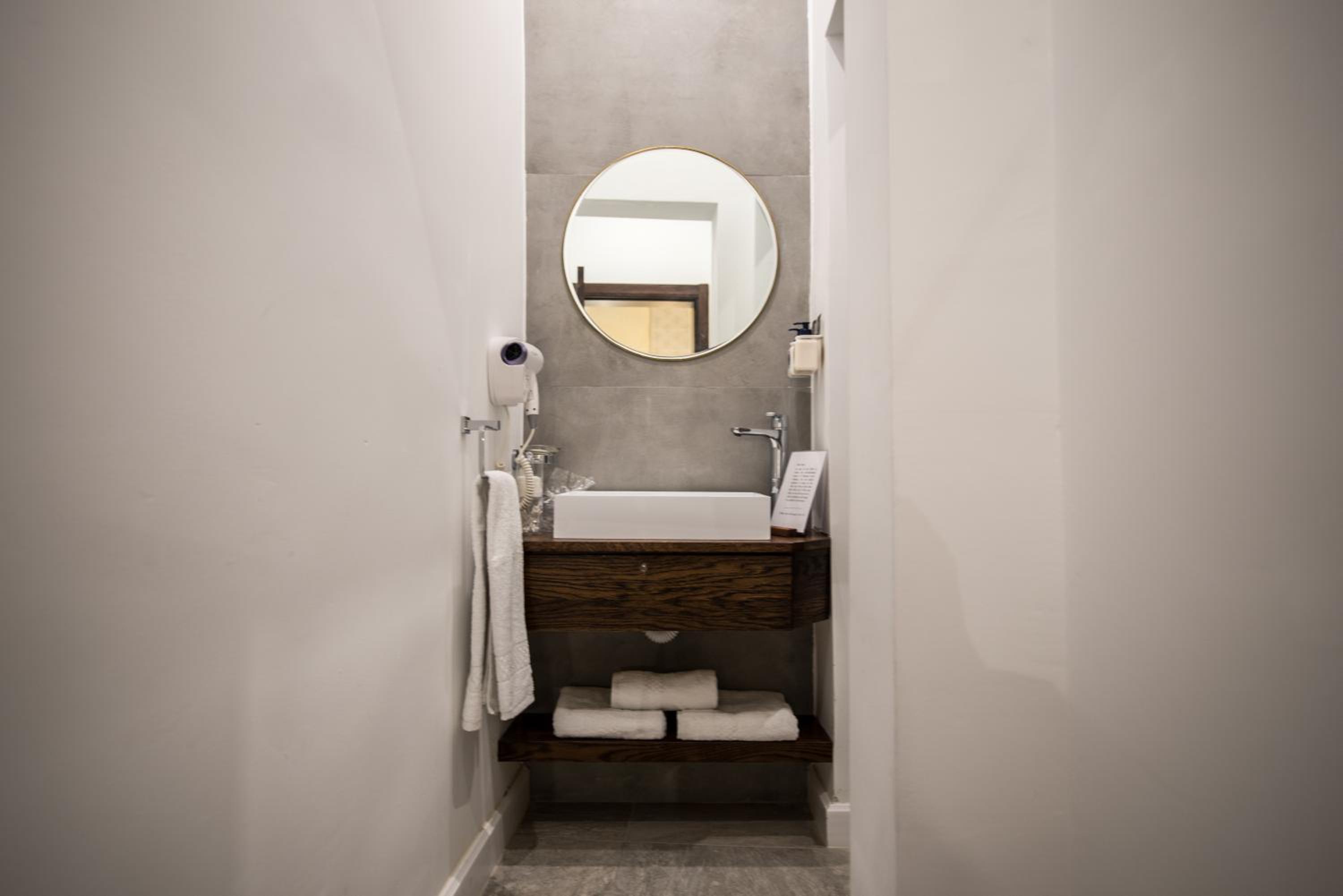 Double Room - Photo 5