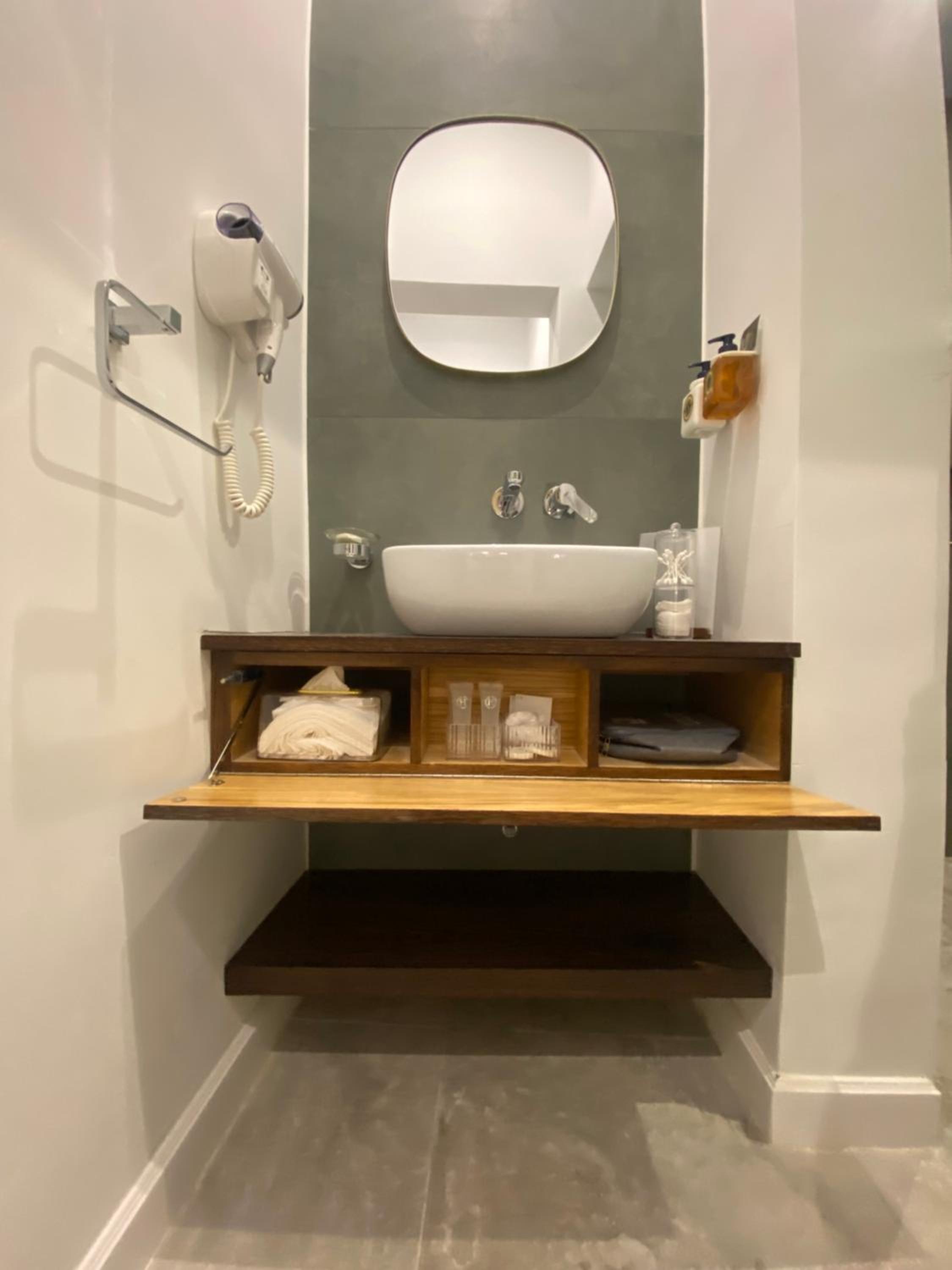 Double Room - Photo 16