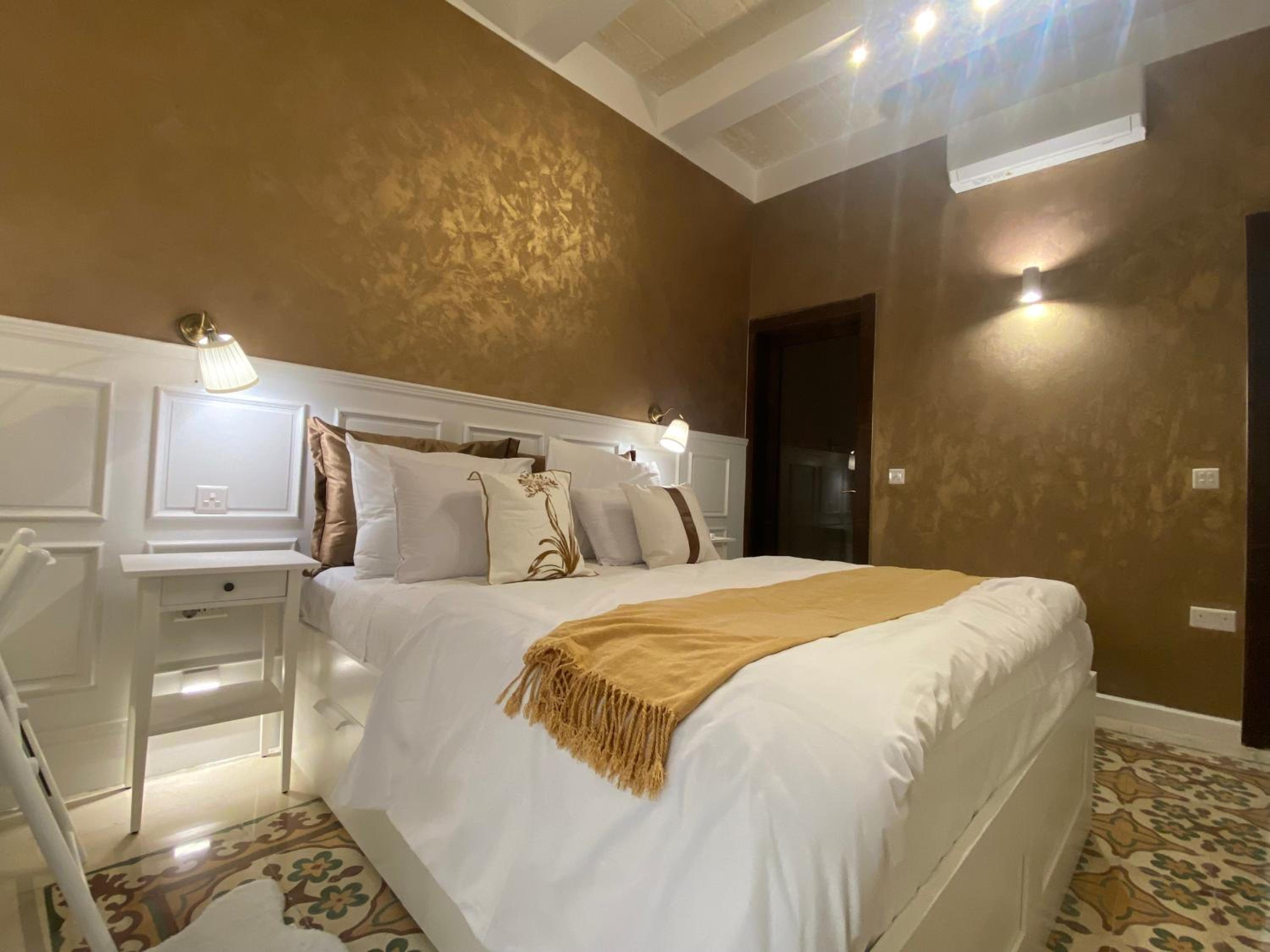 Double Room - Photo 18