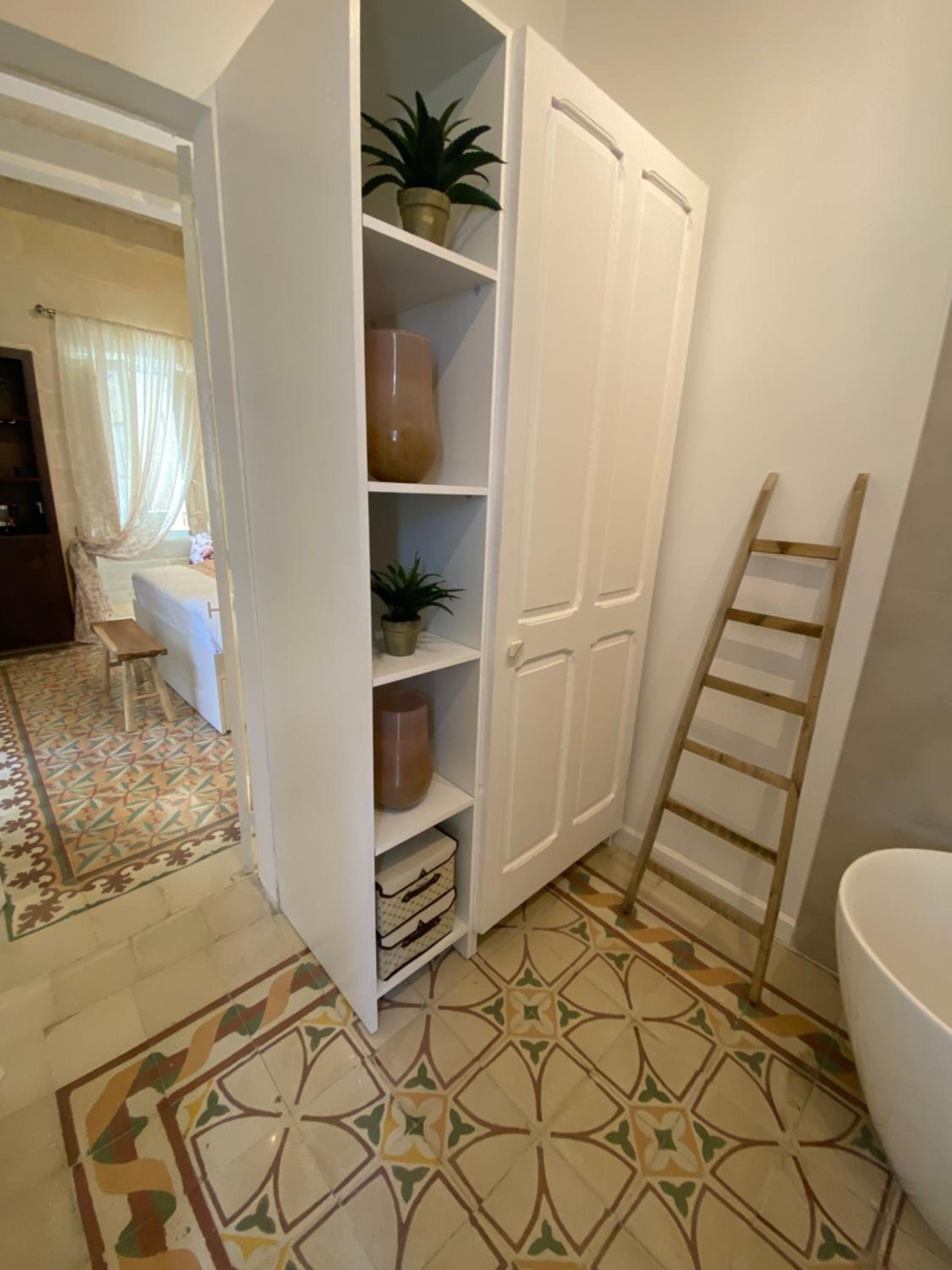 Deluxe Double Room with Balcony - Photo 6