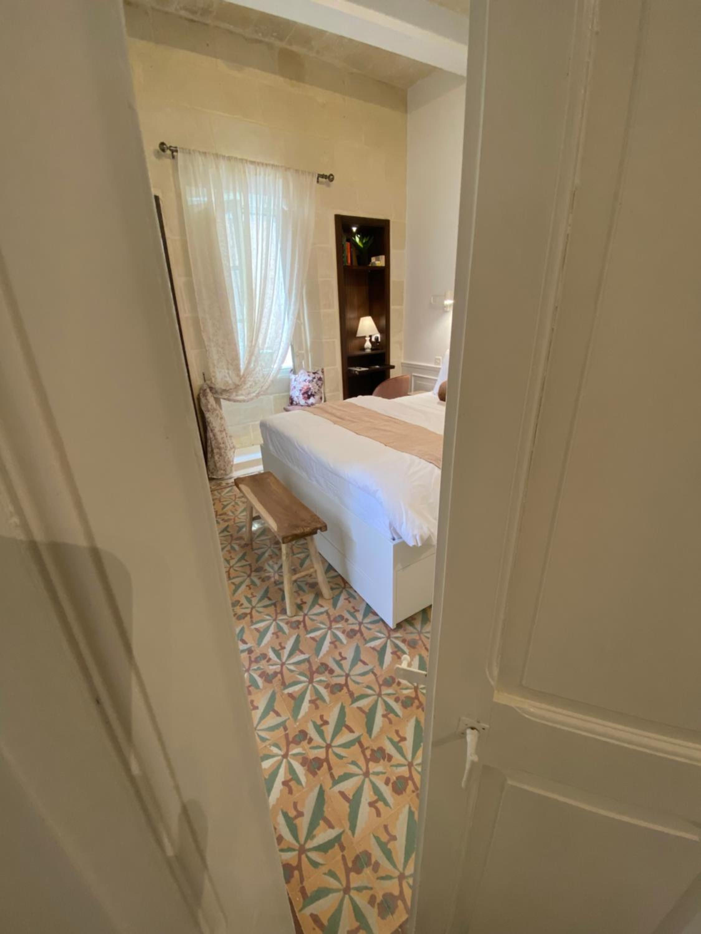 Deluxe Double Room with Balcony - Photo 22