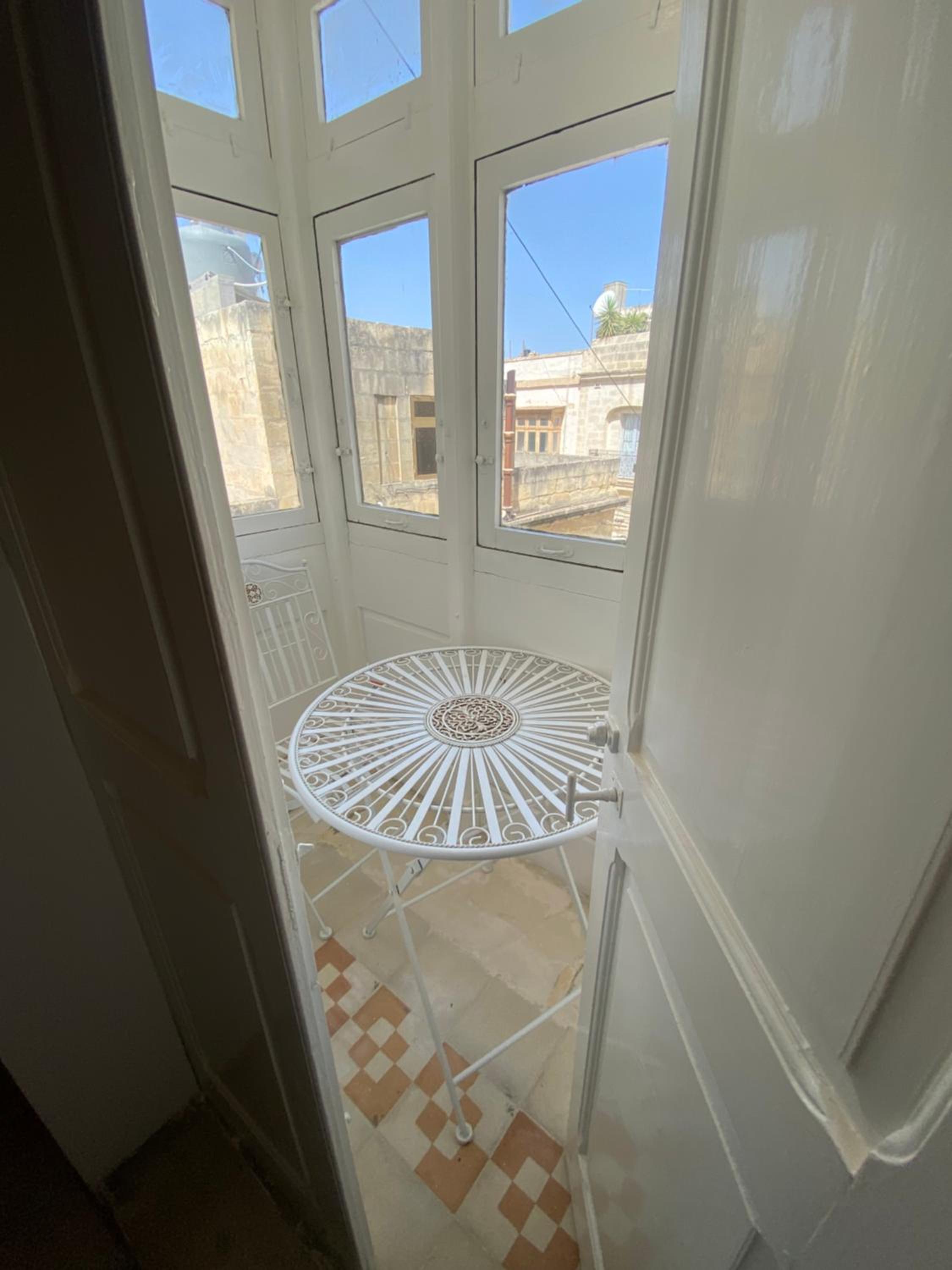 Deluxe Double Room with Balcony - Photo 11