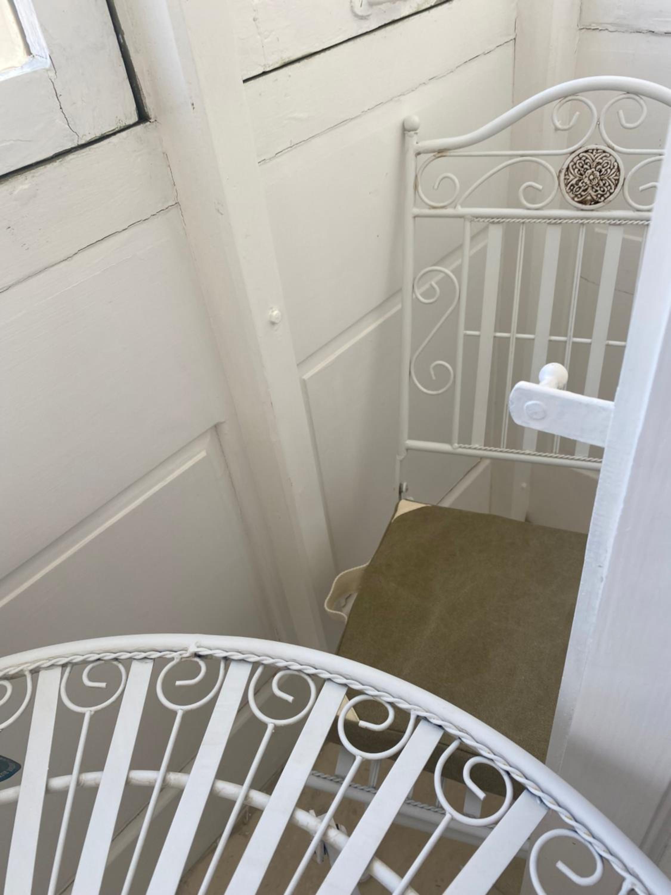 Deluxe Double Room with Balcony - Photo 9