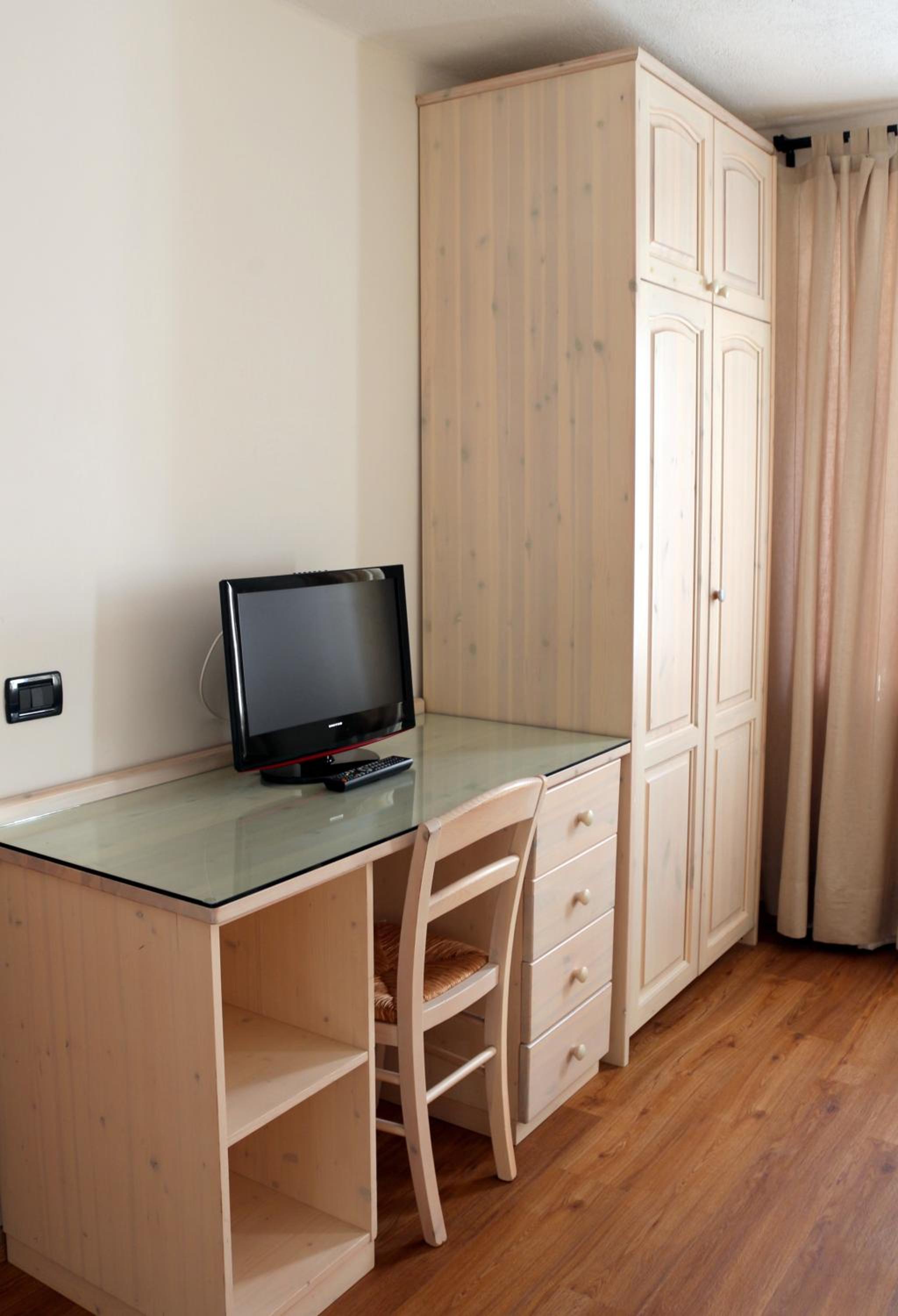 Apartment with Balcony photo 3