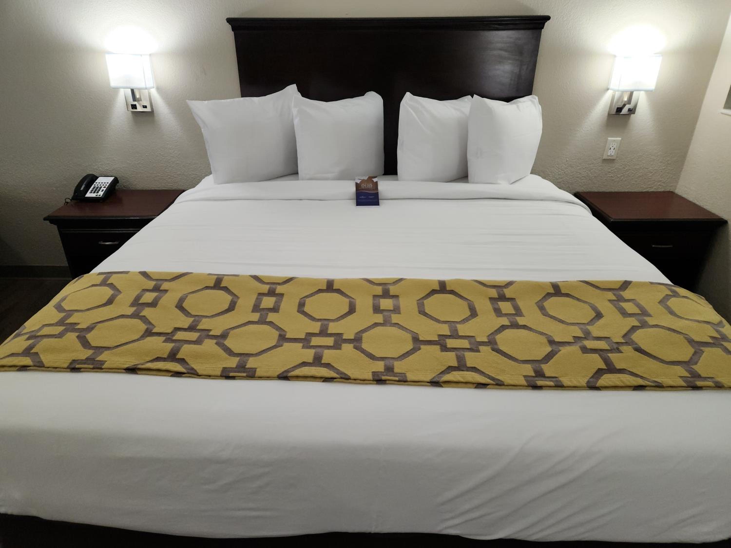 King Suite with Jetted Tub - Non-Smoking - Photo 5