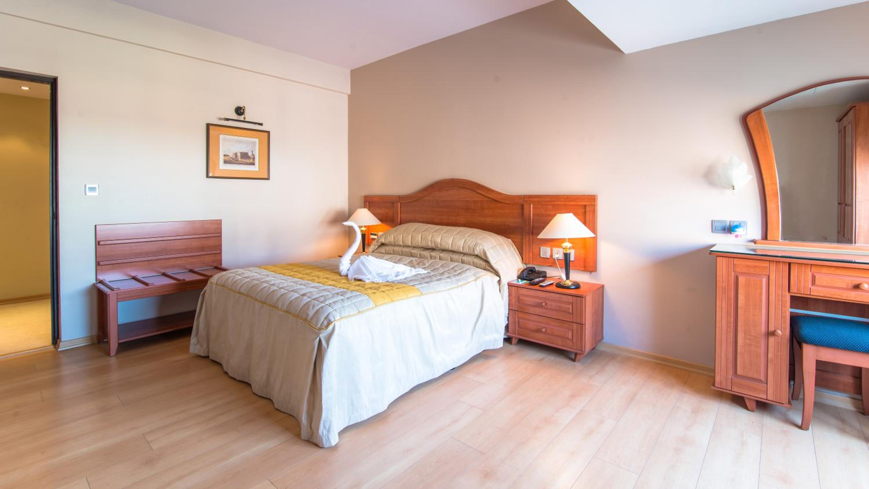 Premium Three Bedroom With Kitchen - Photo 1