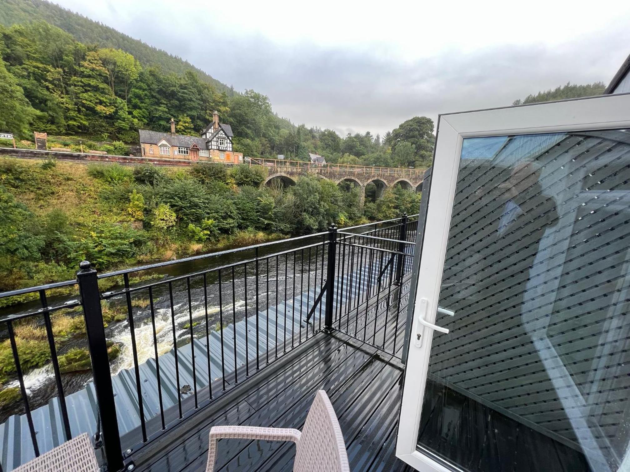 Double Room with Balcony - Photo 15
