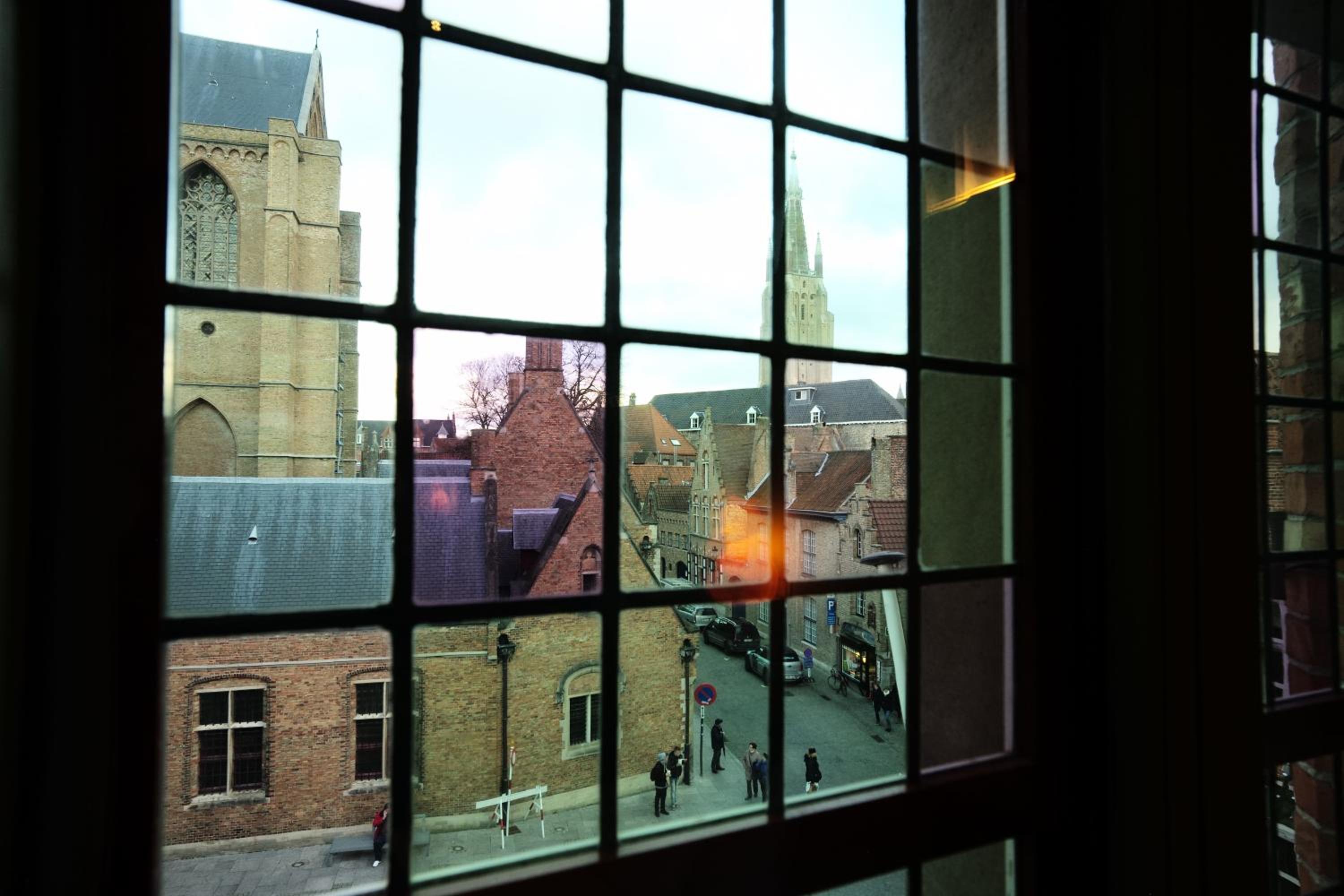 Comfort Queen Room with cathedral View - Photo 9