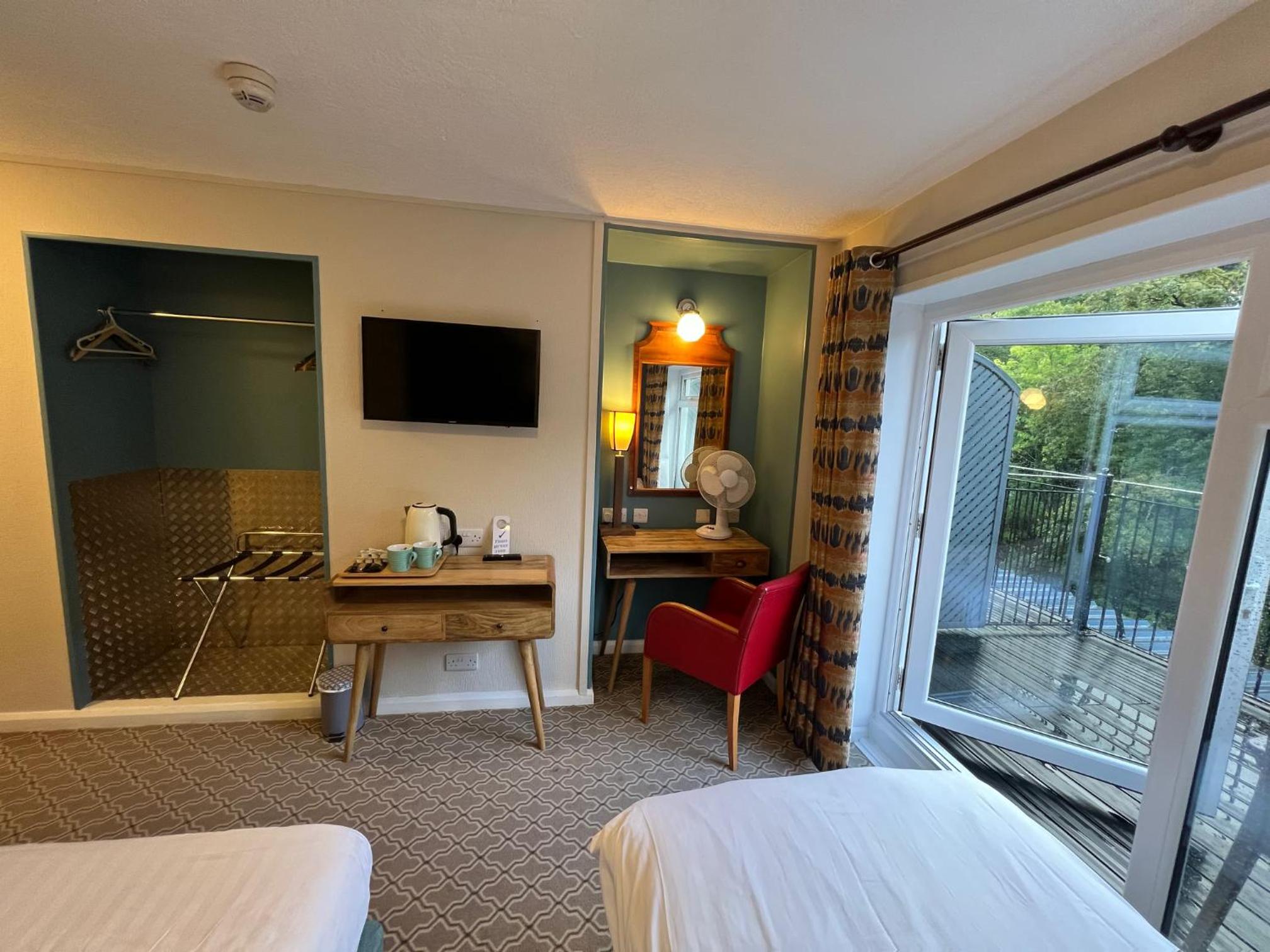 Twin Room with Balcony photo 2