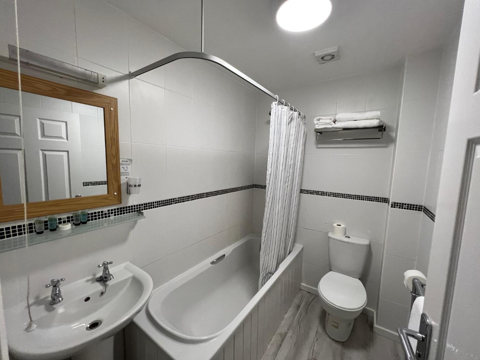 Twin Room with Balcony photo 3
