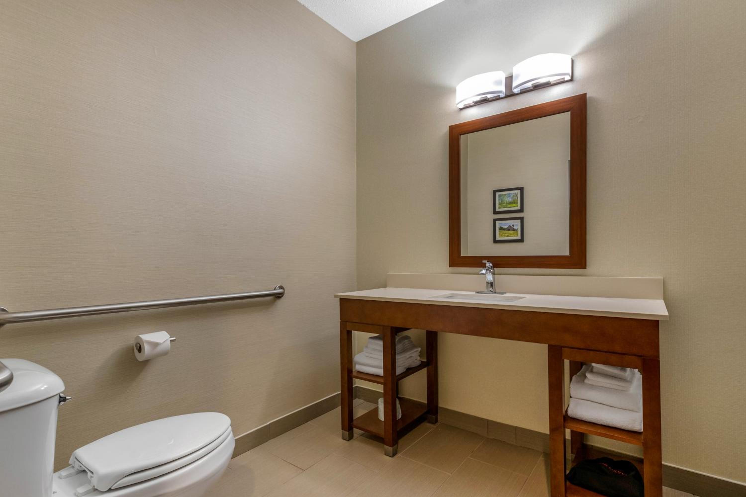 King Suite - Disability Access/Non-Smoking - Photo 5