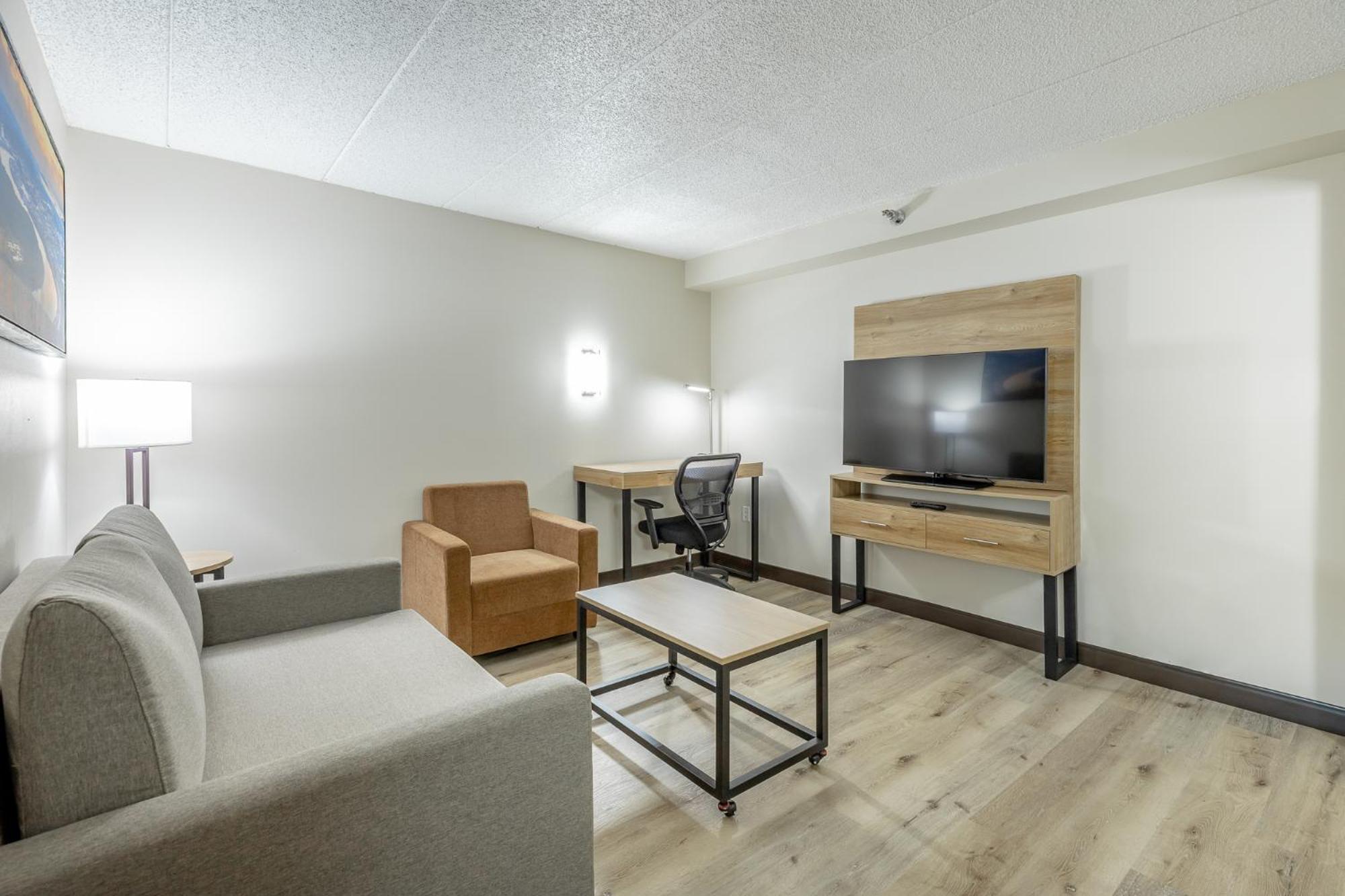 Double Suite with Two Double Beds and Sofa Bed - Non Smoking - Photo 1