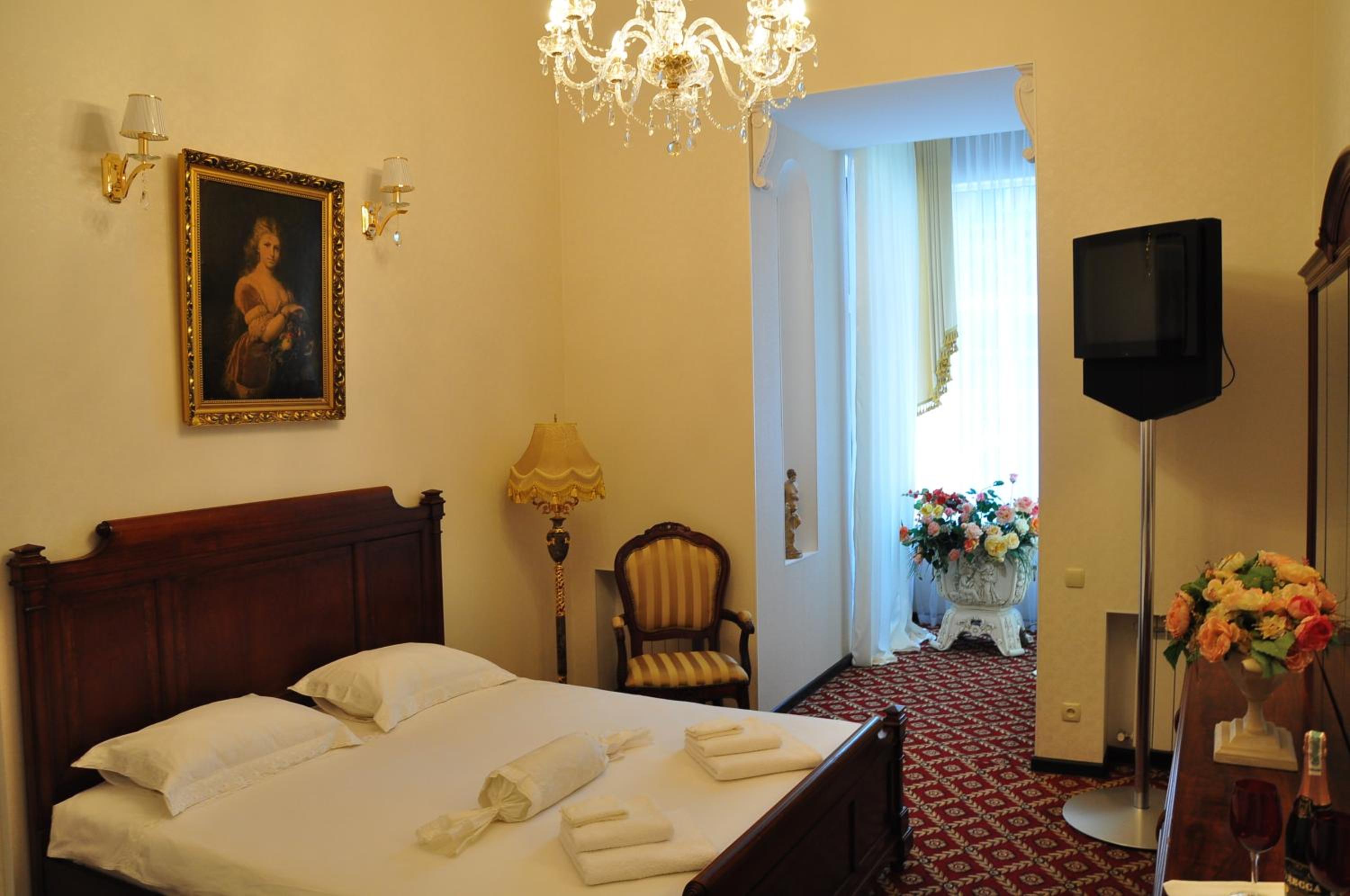 Deluxe Double Room with Balcony photo 2
