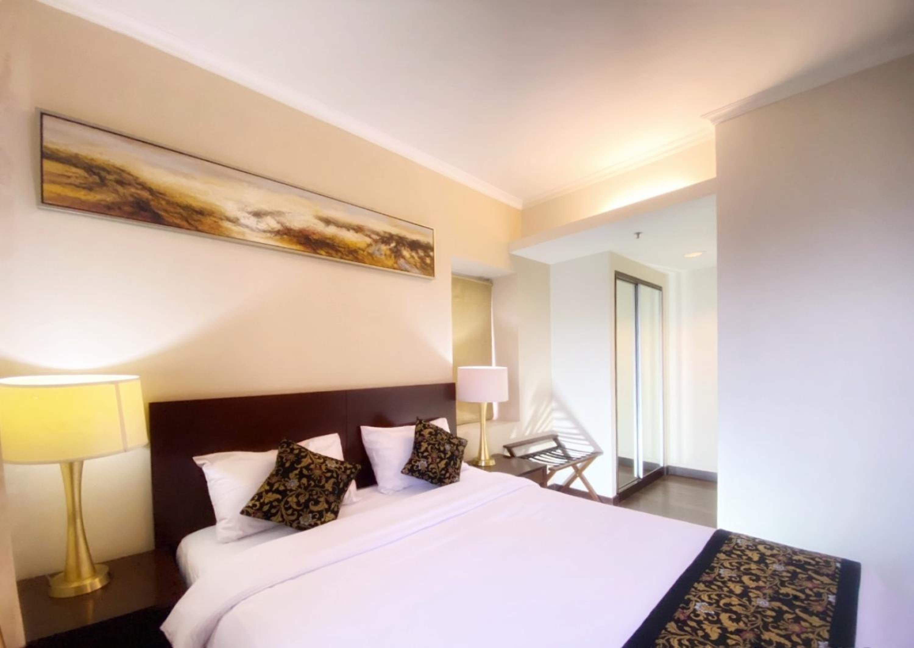 Deluxe Queen Room